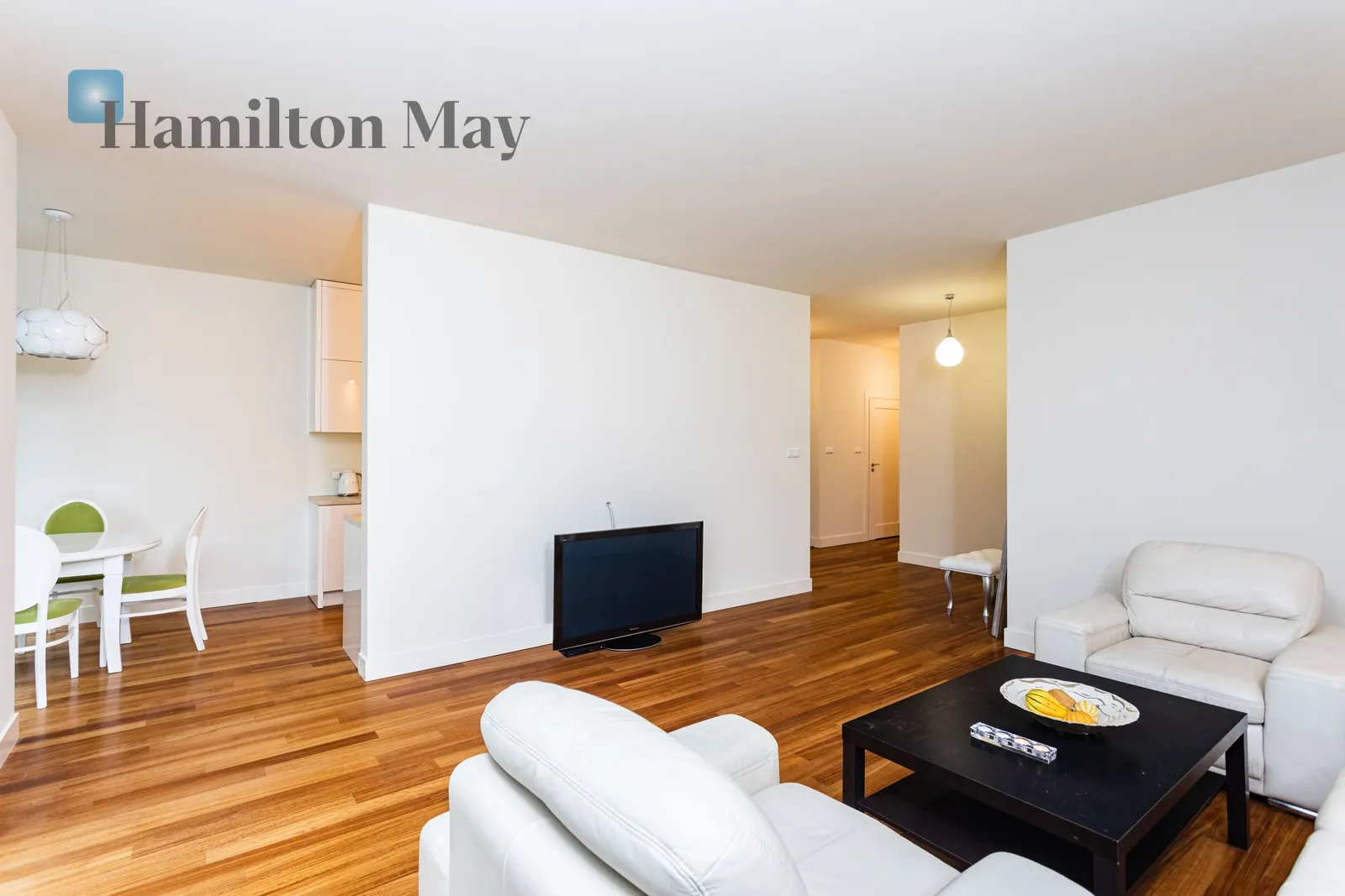 Street: Grzybowska Region: Grzybowska 4, Warszawa Distance to centre: 1.09 km Level: 4 Price: 14500 PLN Bedrooms: 3 Bathrooms: 3 Size: 140m2 Price/m2: 104 PLN - slider