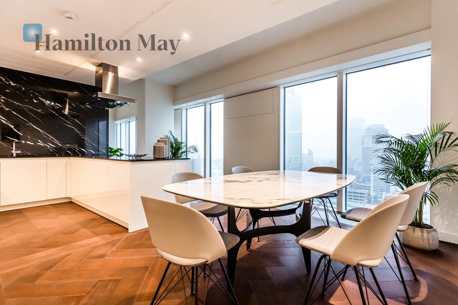 Region: Śródmieście Subregion: Śródmieście Północne Distance to centre: 0.65 km Level: 25 Price: 33000 PLN Bedrooms: 2 Bathrooms: 2 Size: 176m2 Price/m2: 188 PLN - slider