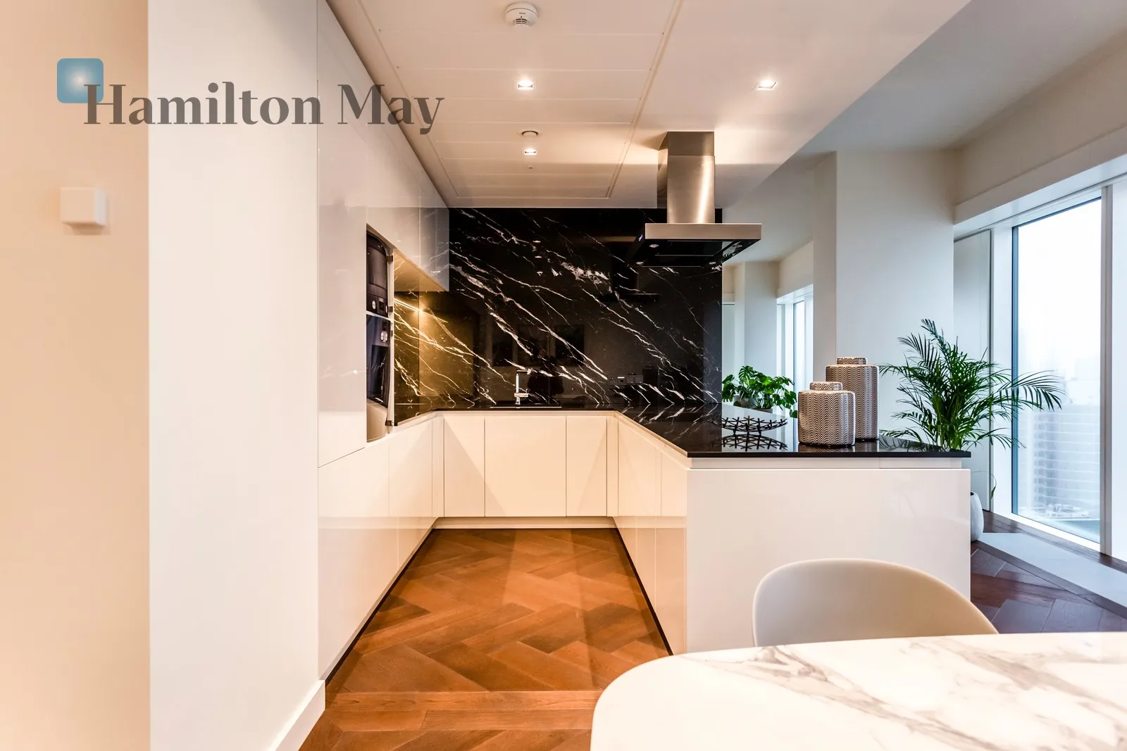 Subregion: Śródmieście Północne Distance to centre: 0.65 km Level: 25 Price: 33000 PLN Bedrooms: 2 Bathrooms: 2 Size: 176m2 Price/m2: 188 PLN - slider