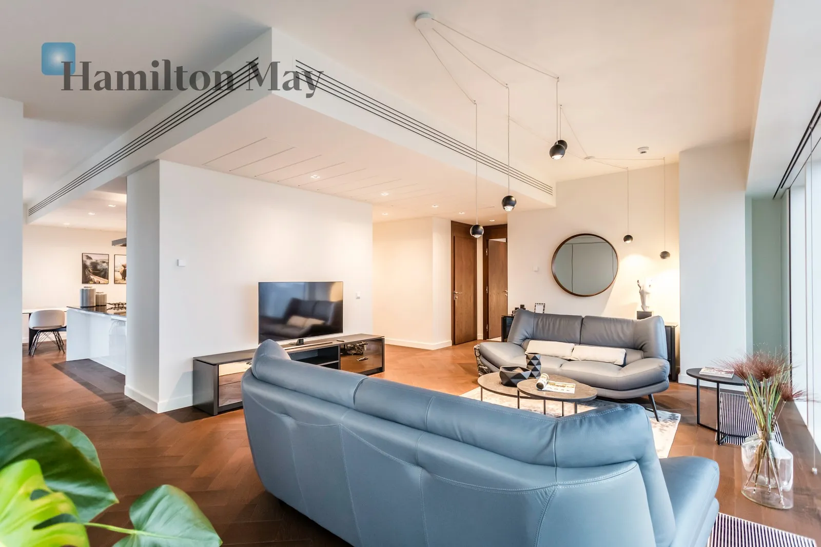 Street: Złota Region: Śródmieście Subregion: Śródmieście Północne Distance to centre: 0.65 km Level: 25 Price: 33000 PLN Bedrooms: 2 Bathrooms: 2 Size: 176m2 Price/m2: 188 PLN - slider