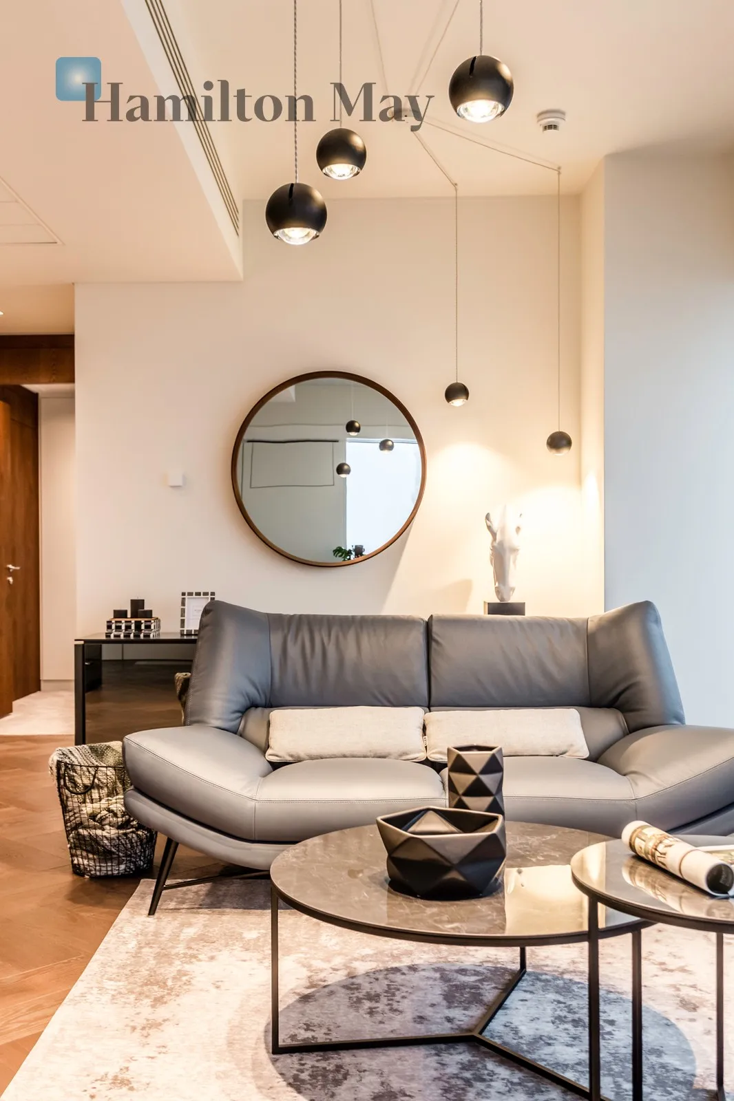 City: Warszawa Street: Złota Region: Śródmieście Subregion: Śródmieście Północne Distance to centre: 0.65 km Level: 25 Price: 33000 PLN Bedrooms: 2 - slider