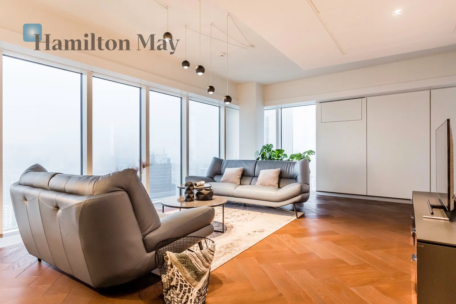 City: Warszawa Street: Złota Region: Śródmieście Subregion: Śródmieście Północne Distance to centre: 0.65 km Level: 25 Price: 33000 PLN Bedrooms: 2 Bathrooms: 2 Size: 176m2 - slider