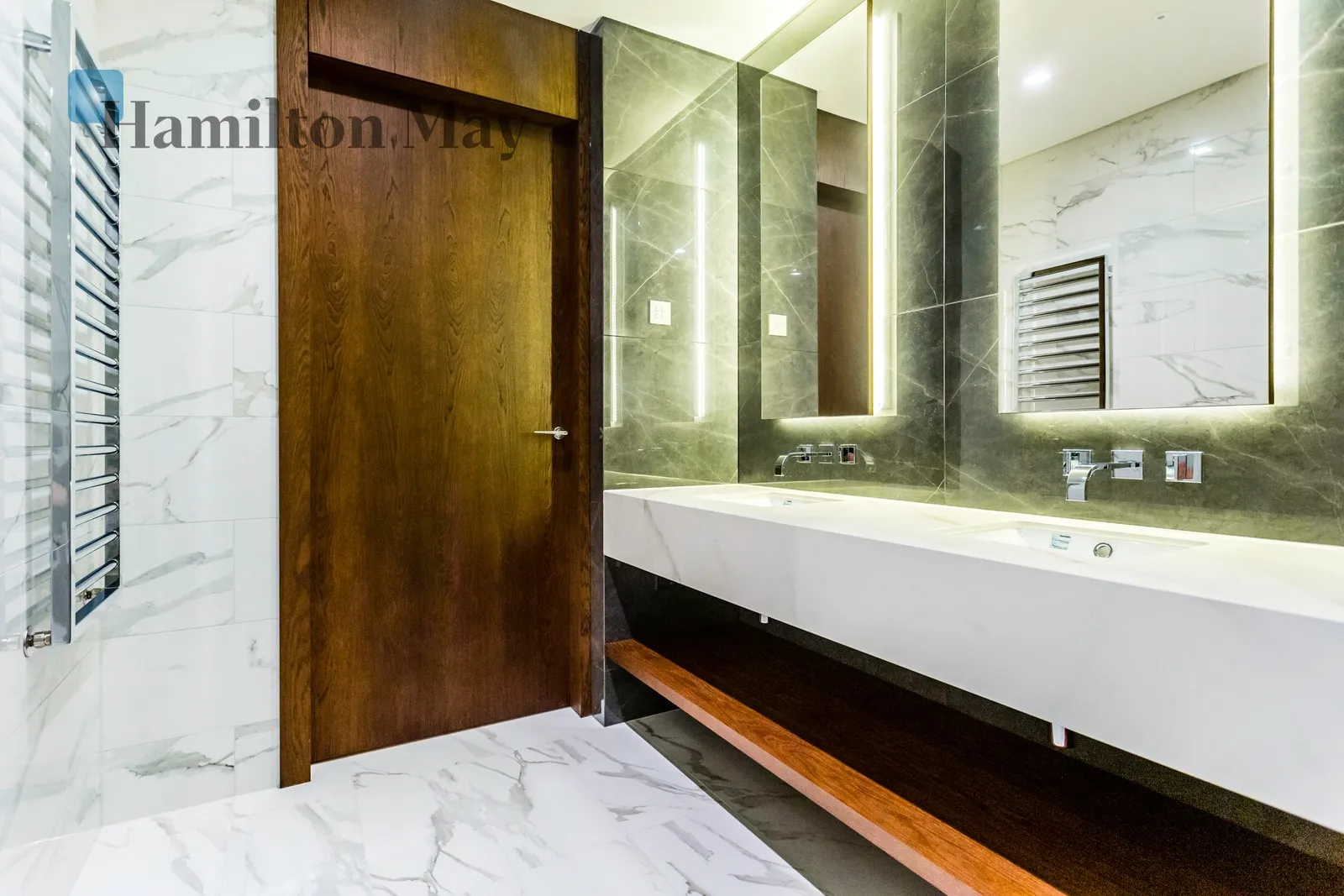 Level: 25 Price: 33000 PLN Bedrooms: 2 Bathrooms: 2 Size: 176m2 Price/m2: 188 PLN - slider