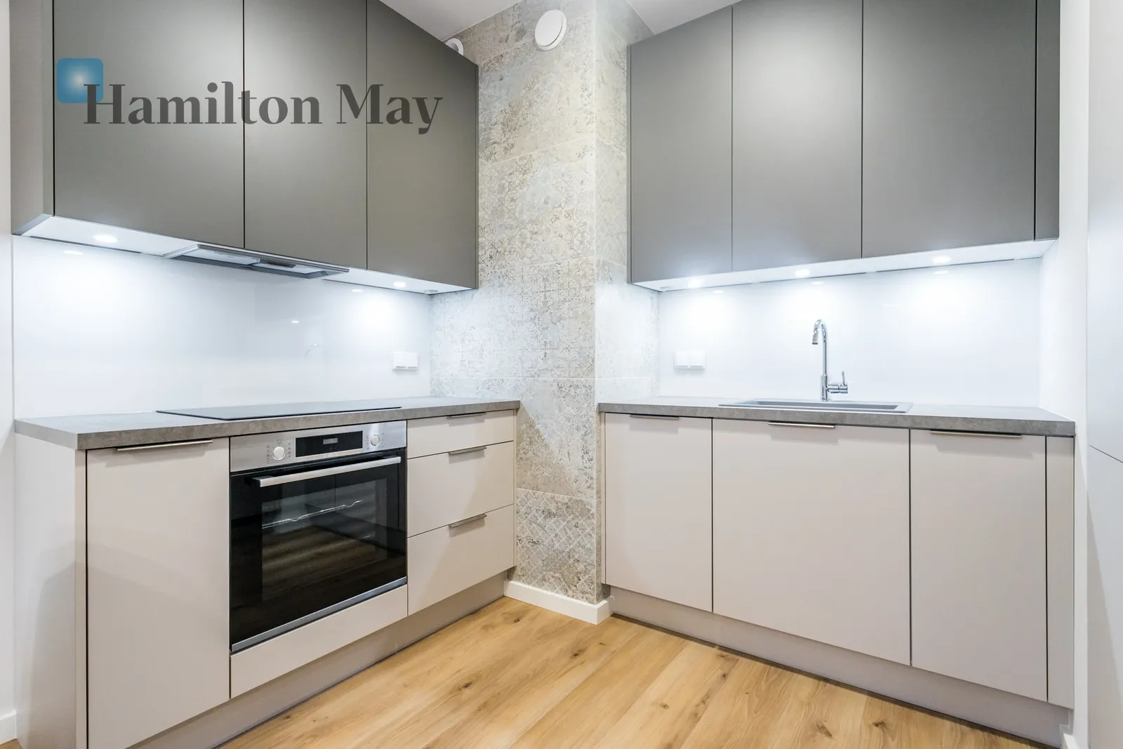 City: Warszawa Street: Waliców Region: Wola Subregion: Mirów Distance to centre: 1.39 km Level: 3 Price: 4400 PLN Bedrooms: 1 - slider