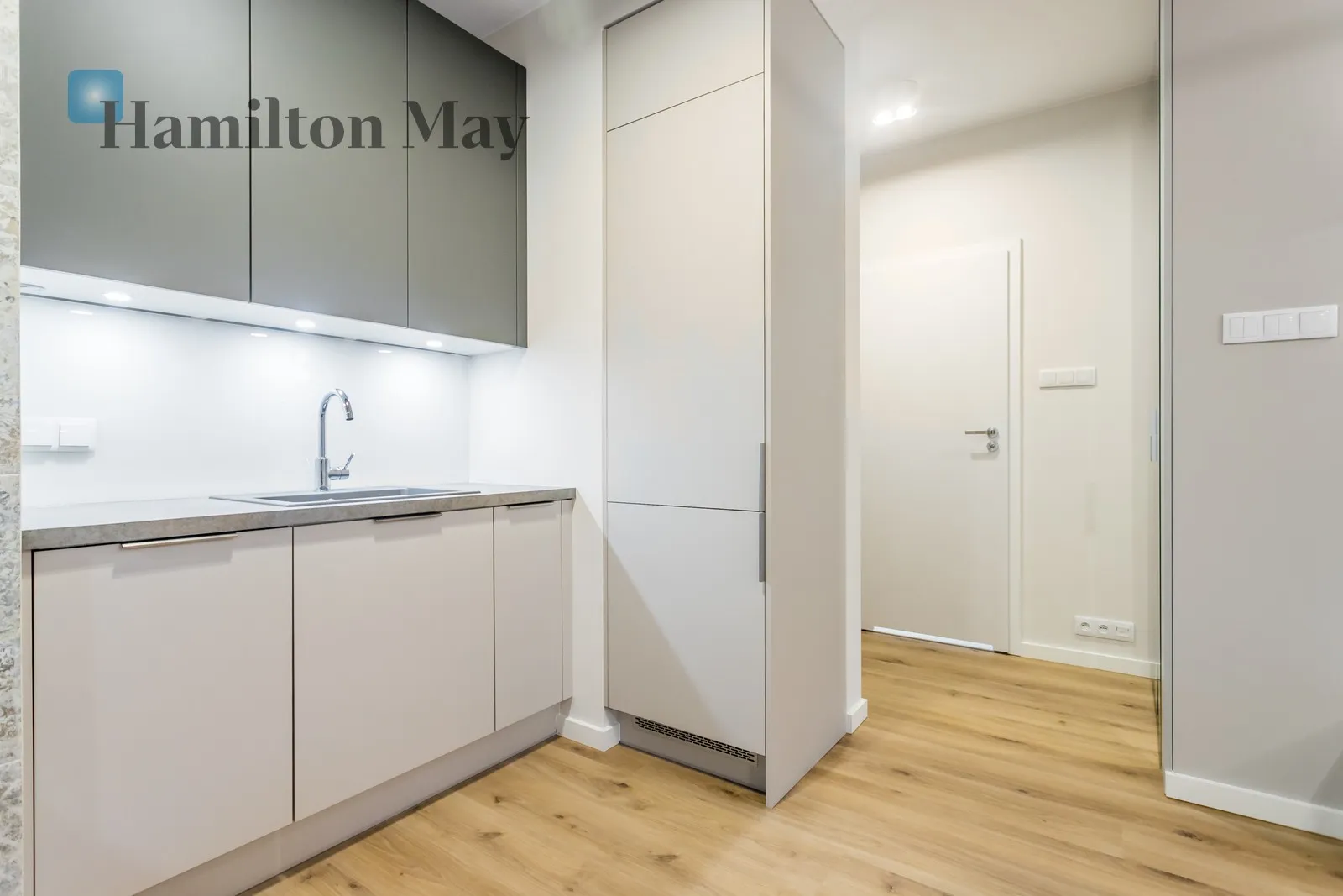Region: Wola Subregion: Mirów Distance to centre: 1.39 km Level: 3 Price: 4400 PLN Bedrooms: 1 Bathrooms: 1 Size: 35m2 Price/m2: 126 PLN - slider