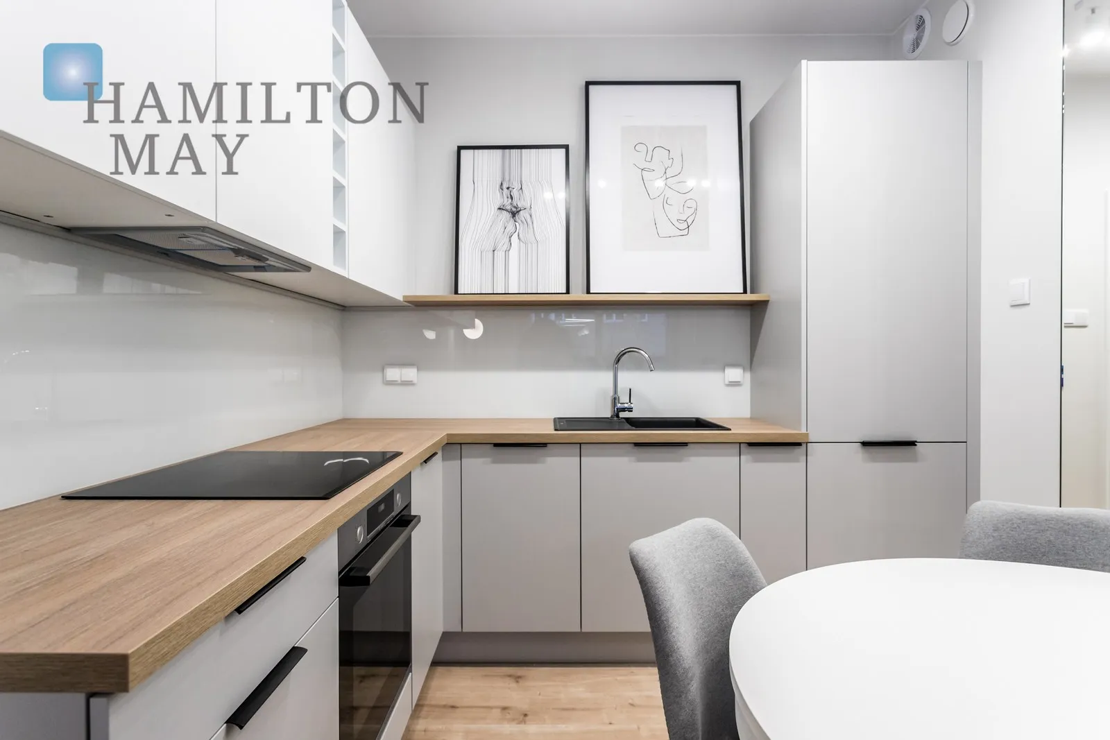 Street: Waliców Region: Wola Subregion: Mirów Distance to centre: 1.39 km Level: 3 Price: 4400 PLN Bedrooms: 1 Bathrooms: 1 Size: 35m2 Price/m2: 126 PLN - slider