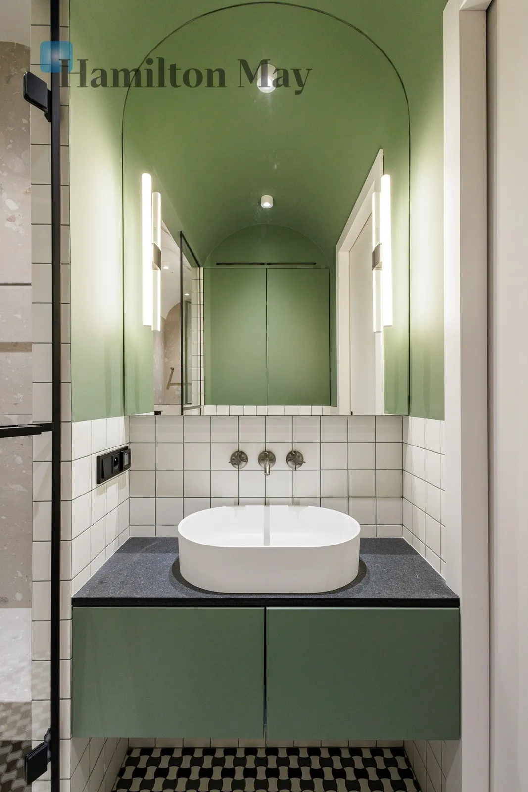 Street: Stefana Okrzei Region: Praga-Północ Distance to centre: 2.76 km Level: 5 Price: 10800 PLN Bedrooms: 2 Bathrooms: 1 - slider