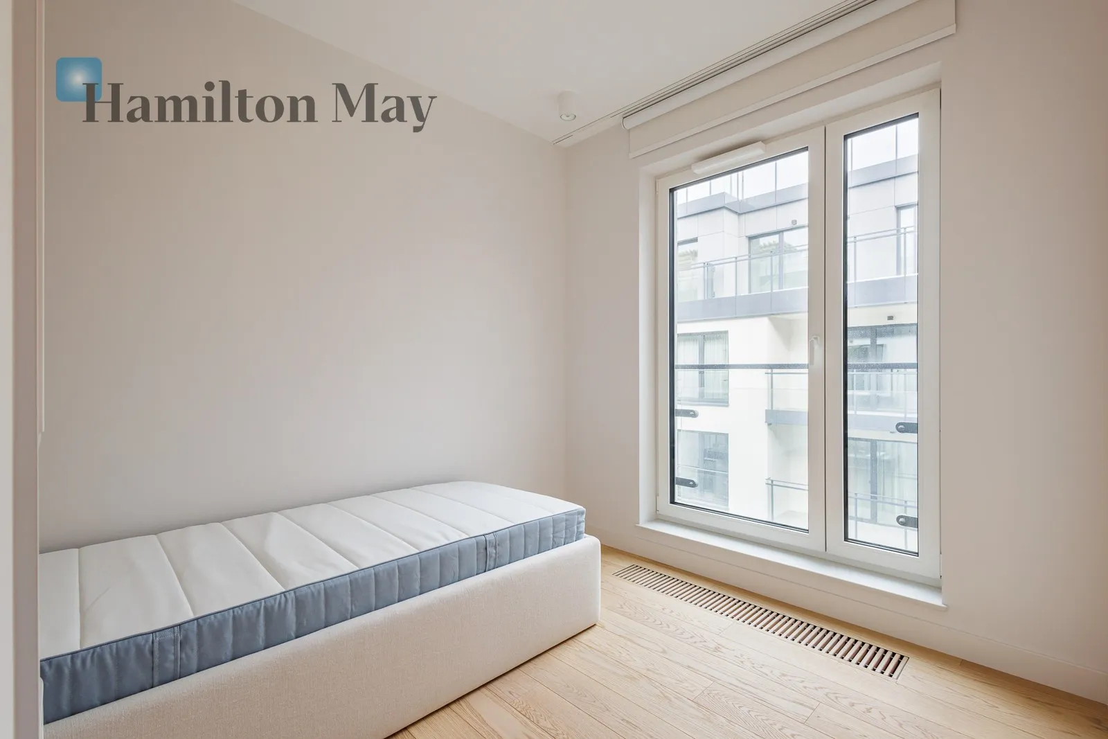 Region: Praga-Północ Distance to centre: 2.76 km Level: 5 Price: 10800 PLN Bedrooms: 2 Bathrooms: 1 Size: 70m2 - slider