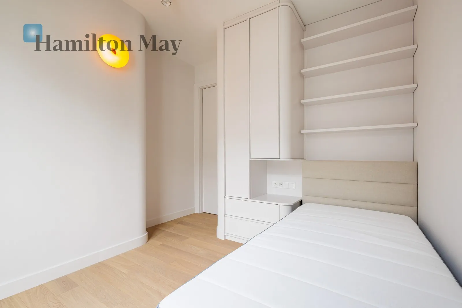 Distance to centre: 2.76 km Level: 5 Price: 10800 PLN Bedrooms: 2 Bathrooms: 1 Size: 70m2 Price/m2: 154 PLN - slider