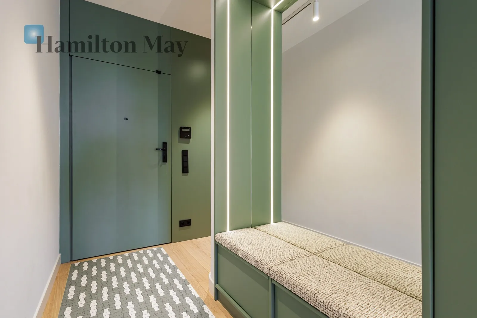 Street: Stefana Okrzei Region: Praga-Północ Distance to centre: 2.76 km Level: 5 Price: 10800 PLN Bedrooms: 2 - slider