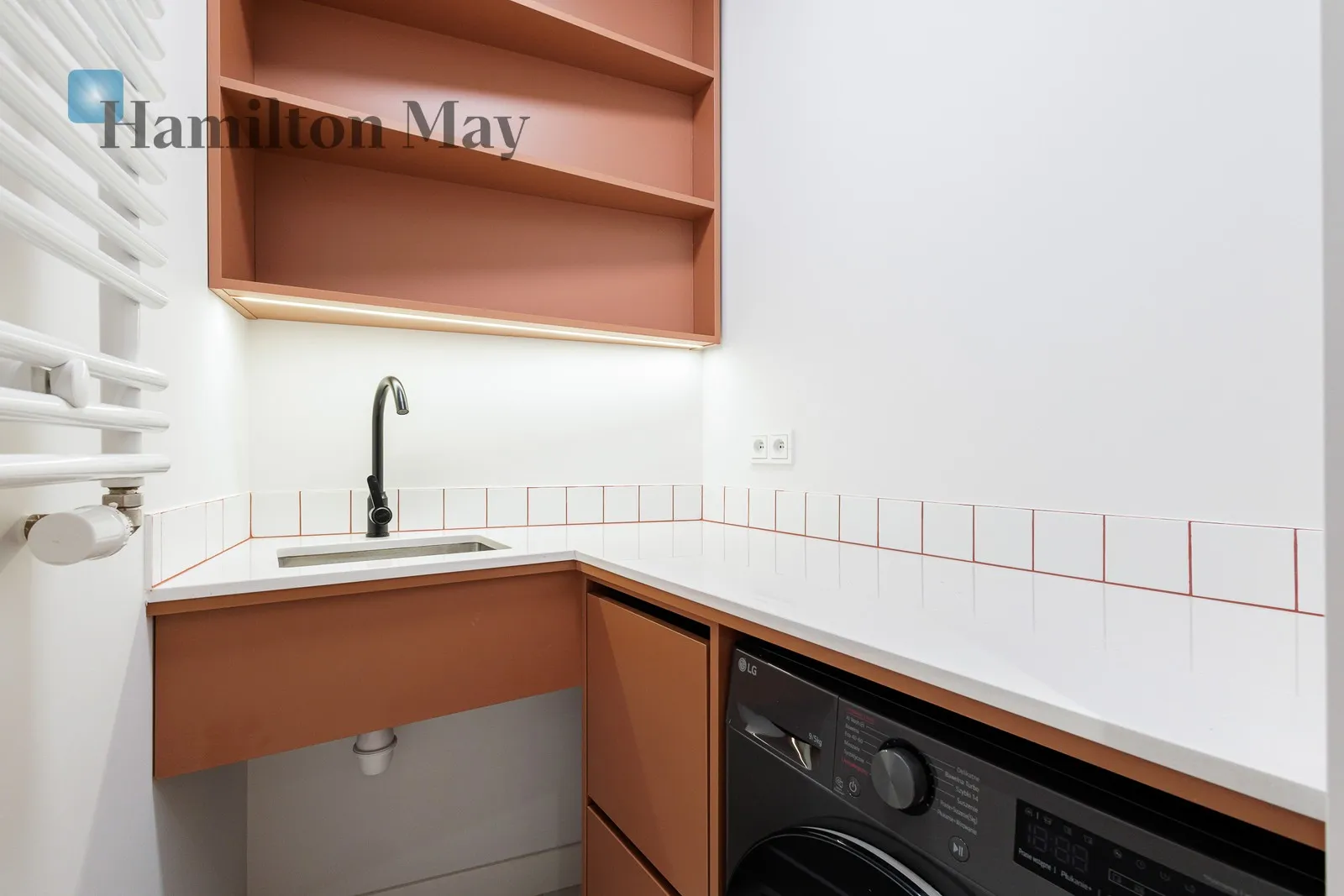 Distance to centre: 2.76 km Level: 5 Price: 10800 PLN Bedrooms: 2 Bathrooms: 1 Size: 70m2 Price/m2: 154 PLN - slider