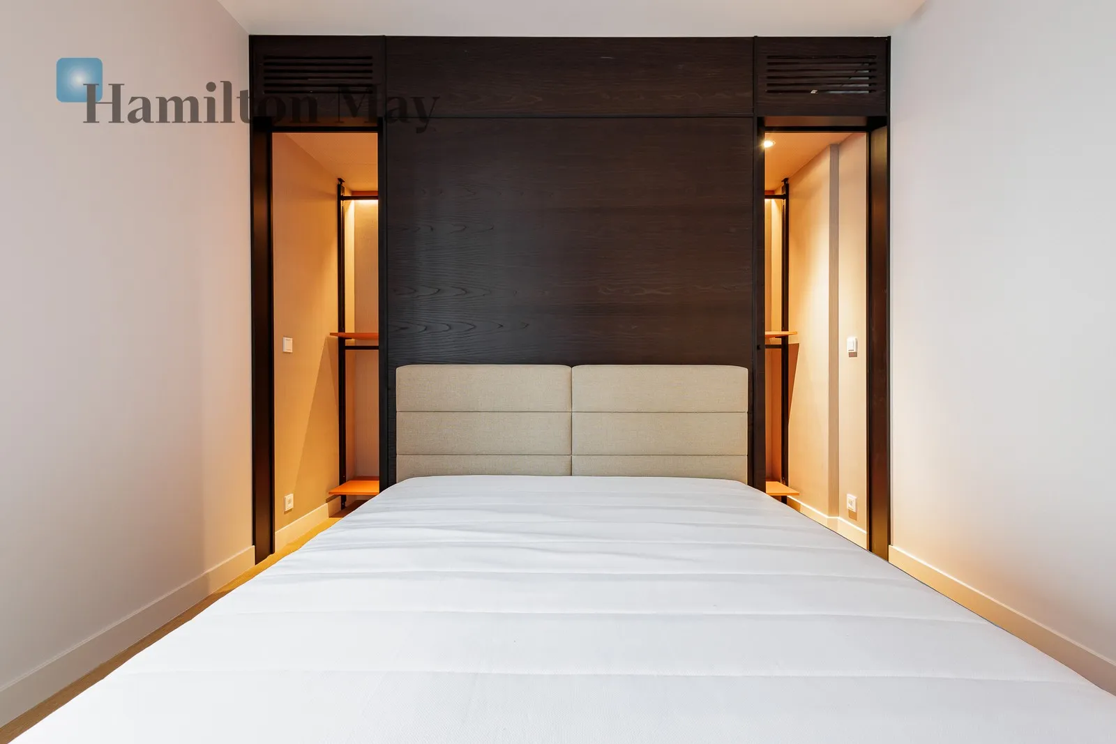 Street: Stefana Okrzei Region: Praga-Północ Subregion: Stara Praga Distance to centre: 2.76 km Level: 5 Price: 10800 PLN Bedrooms: 2 Bathrooms: 1 - slider