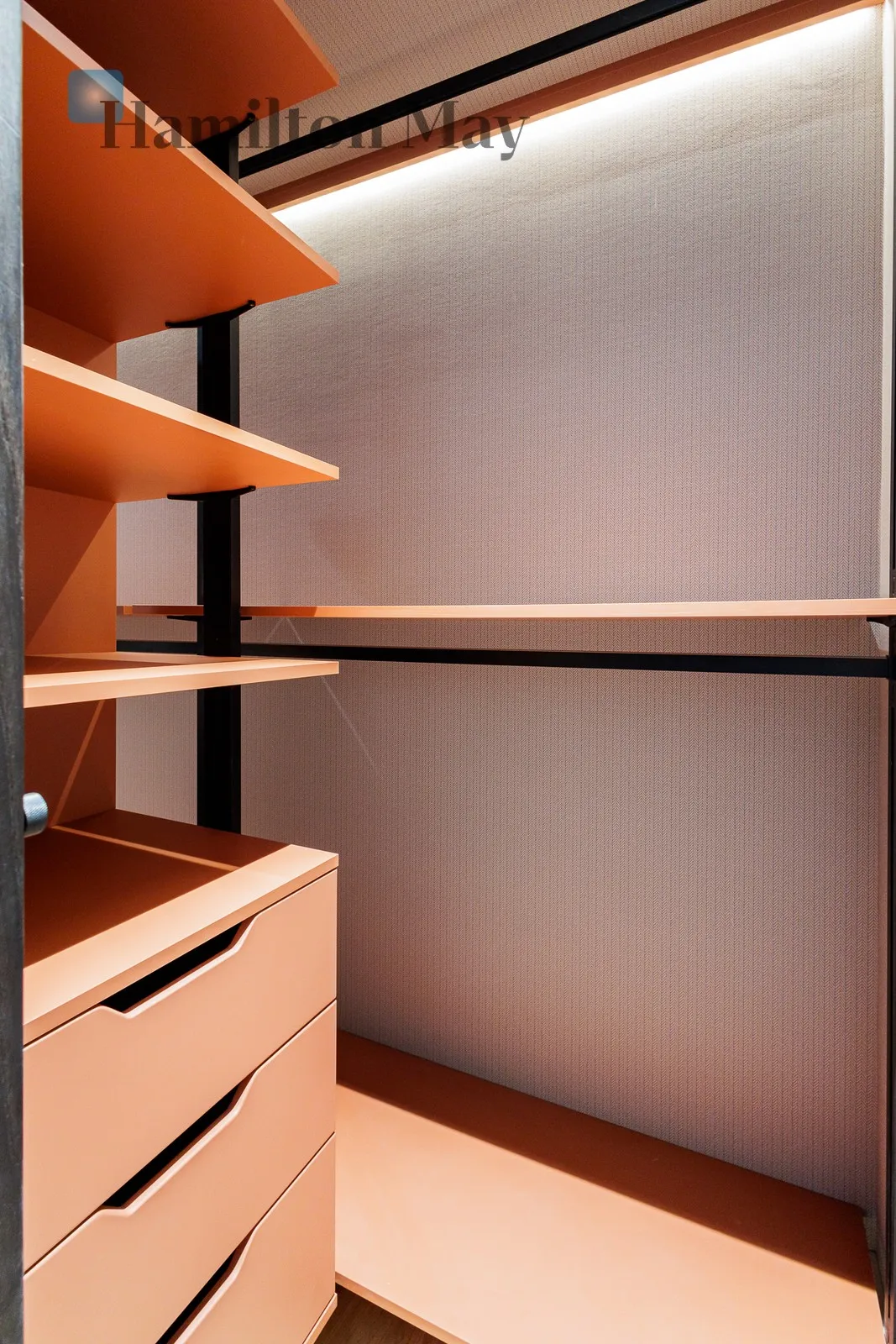 Region: Praga-Północ Subregion: Stara Praga Distance to centre: 2.76 km Level: 5 Price: 10800 PLN Bedrooms: 2 Bathrooms: 1 Size: 70m2 - slider