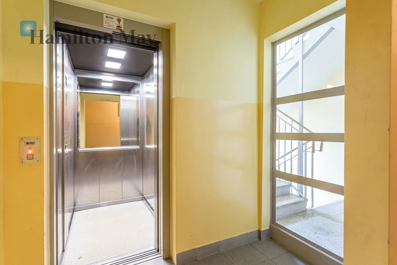 Ursynów, 3 pokoje przy metrze, 72 m², balkon i piwnica

 - slider