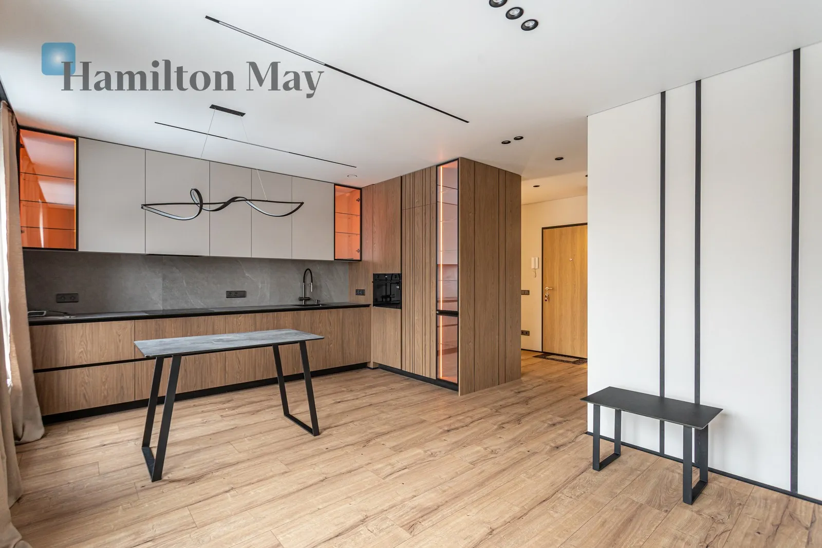 Street: Janowiecka Region: Targówek Subregion: Elsnerów Distance to centre: 7.1 km Level: 3 Price: 1100000 PLN Bedrooms: 1 Bathrooms: 1 Size: 54.12m2 Price/m2: 20325 PLN - slider