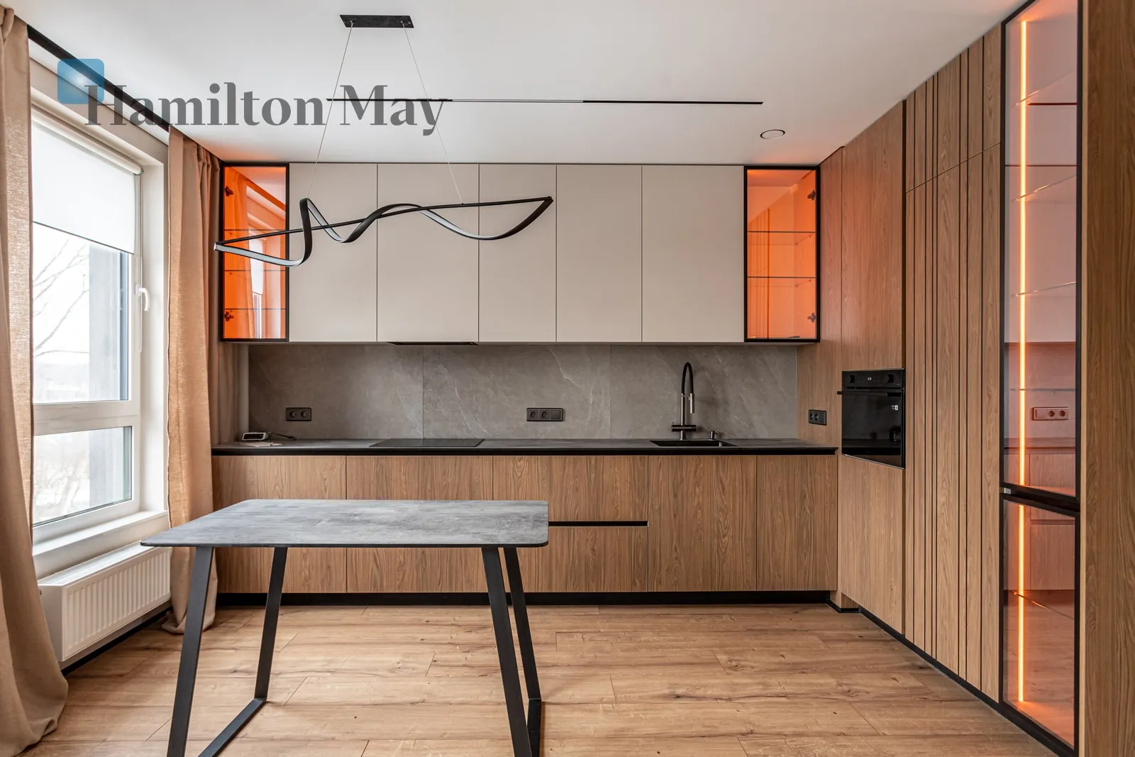 City: Warszawa Street: Janowiecka Region: Targówek Subregion: Elsnerów Distance to centre: 7.1 km Level: 3 Price: 1100000 PLN Bedrooms: 1 Bathrooms: 1 - slider