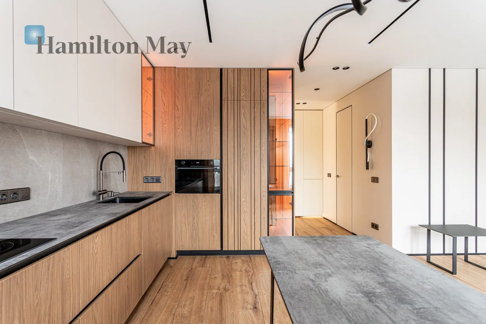 Street: Janowiecka Region: Targówek Subregion: Elsnerów Distance to centre: 7.1 km Level: 3 Price: 1100000 PLN Bedrooms: 1 Bathrooms: 1 - slider