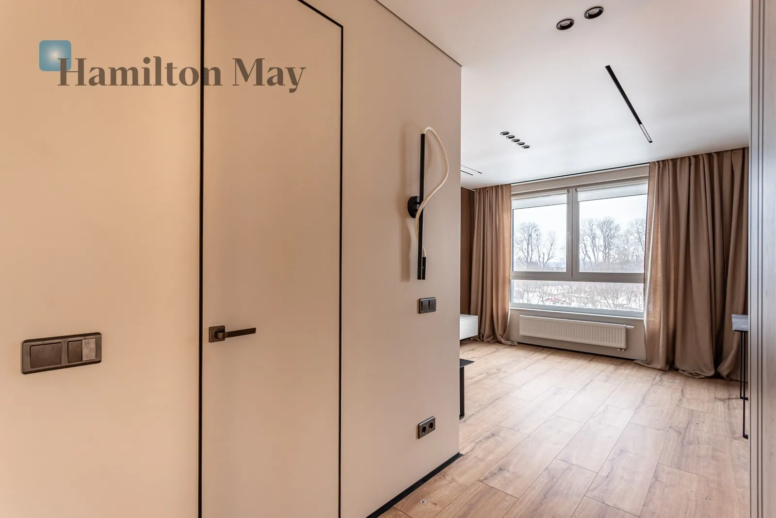 Region: Targówek Subregion: Elsnerów Distance to centre: 7.1 km Level: 3 Price: 1100000 PLN Bedrooms: 1 Bathrooms: 1 Size: 54.12m2 - slider