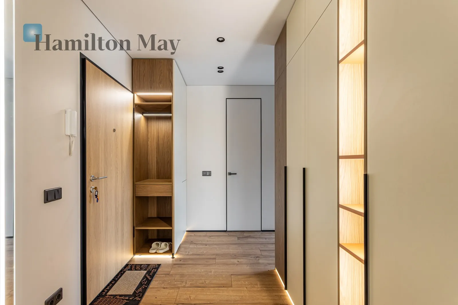 Street: Janowiecka Region: Targówek Subregion: Elsnerów Distance to centre: 7.1 km Level: 3 Price: 1100000 PLN - slider