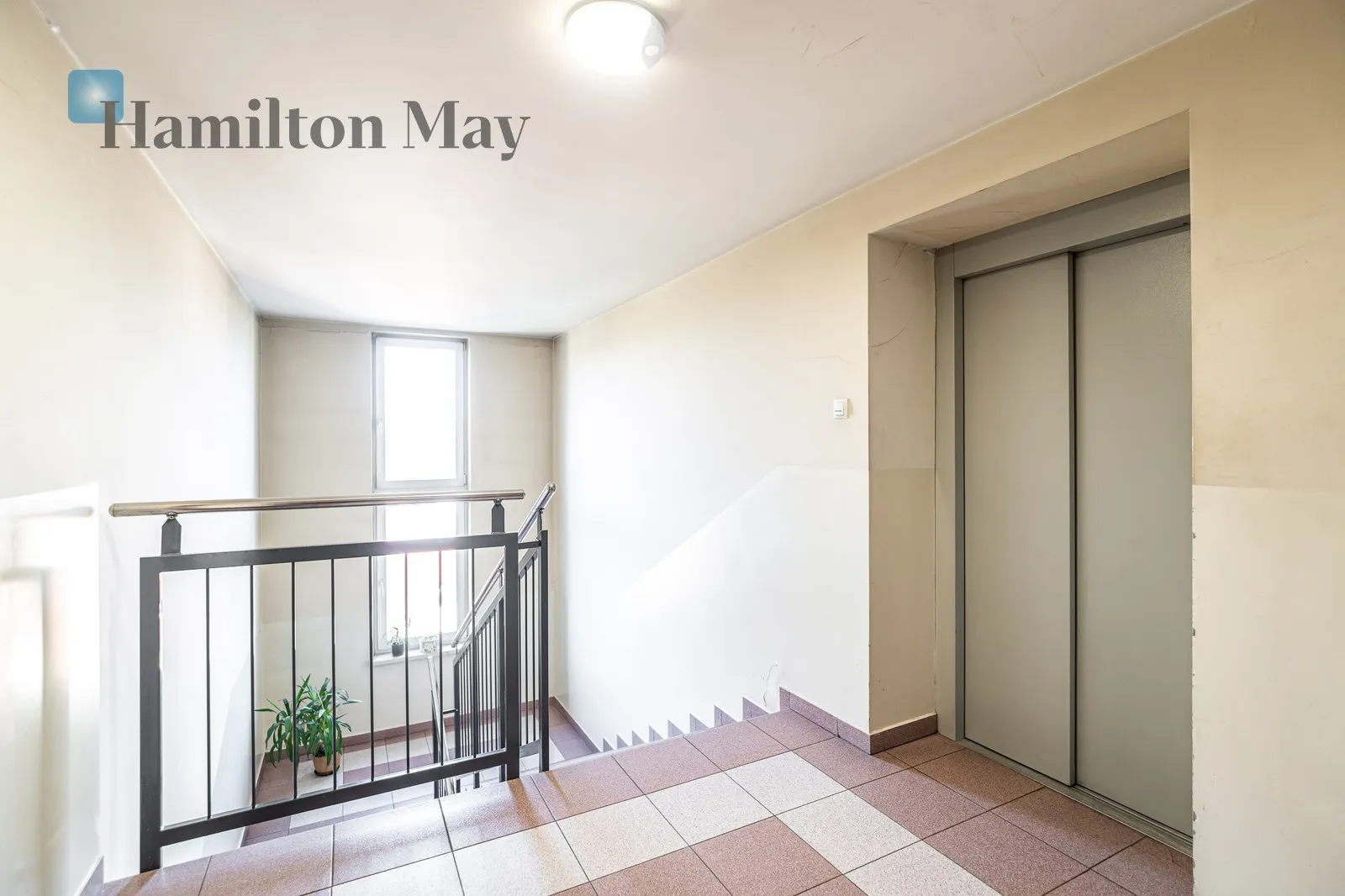 Na sprzedaż piękne mieszkanie po remoncie z loggią  - slider