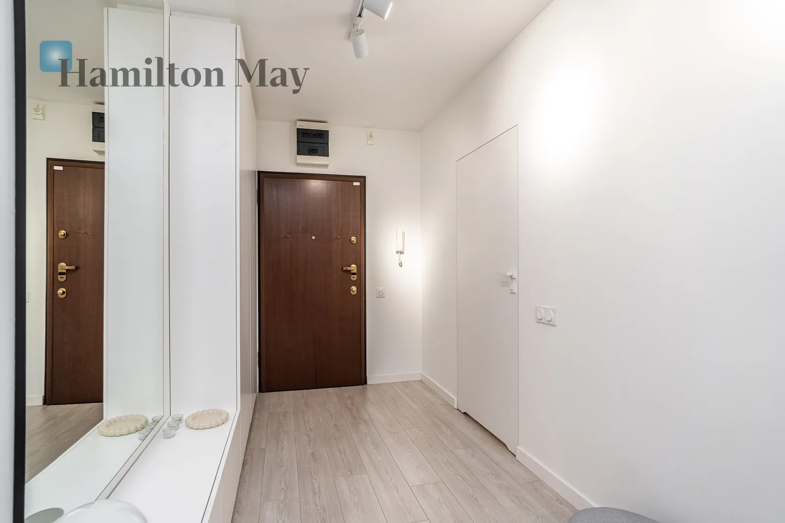 Na sprzedaż piękne mieszkanie po remoncie z loggią  - slider