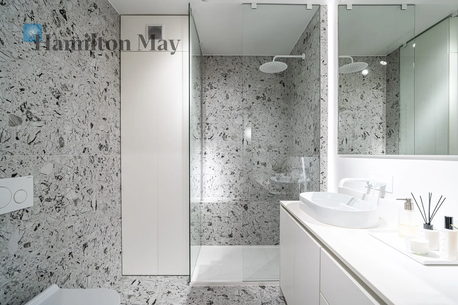 Na sprzedaż piękne mieszkanie po remoncie z loggią  - slider