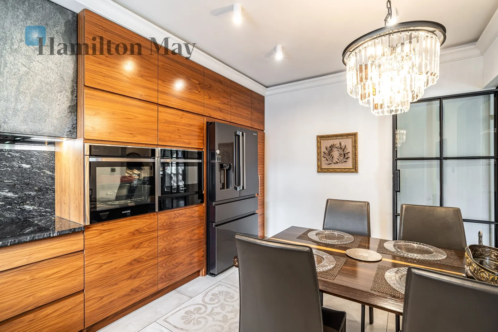 Region: Podgórze Subregion: Zabłocie Distance to centre: 2.04 km Level: 2 Price: 3490000 PLN Bedrooms: 3 - slider