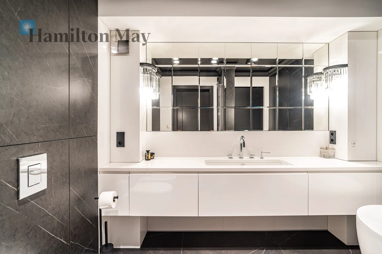 Level: 2 Price: 3490000 PLN Bedrooms: 3 Bathrooms: 3 - slider