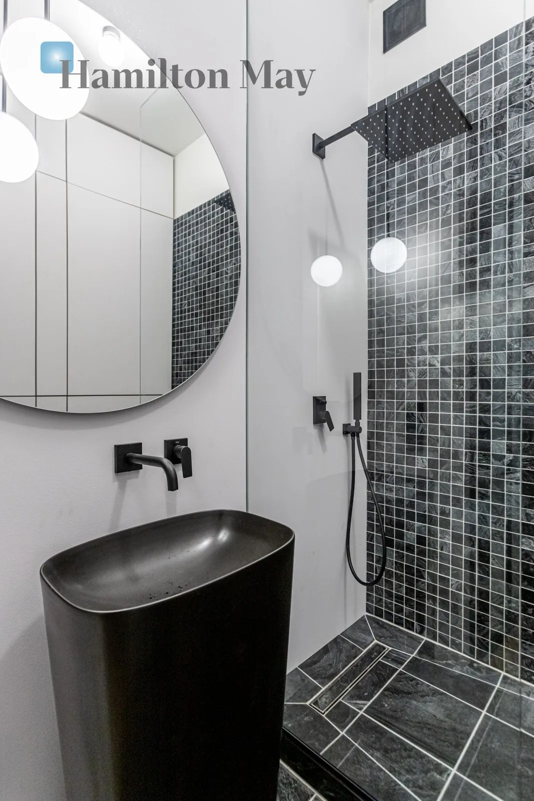 Street: Wiejska Region: Śródmieście Subregion: Śródmieście Południowe Distance to centre: 1.25 km Level: 3 Price: 6000 PLN Bedrooms: 1 Bathrooms: 1 Size: 58m2 - slider