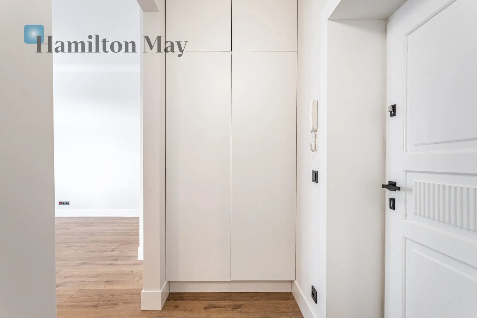 City: Warszawa Street: Wiejska Region: Śródmieście Subregion: Śródmieście Południowe Distance to centre: 1.25 km Level: 3 - slider