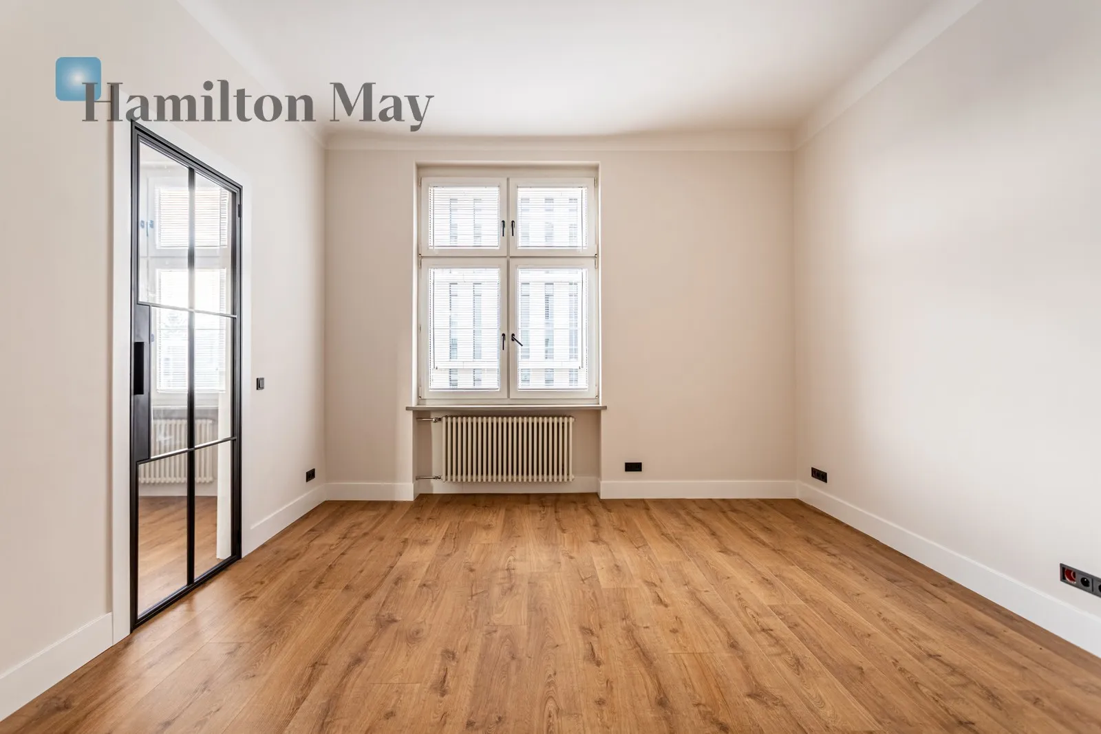 Street: Wiejska Region: Śródmieście Subregion: Śródmieście Południowe Distance to centre: 1.25 km Level: 3 Price: 6000 PLN Bedrooms: 1 Bathrooms: 1 - slider