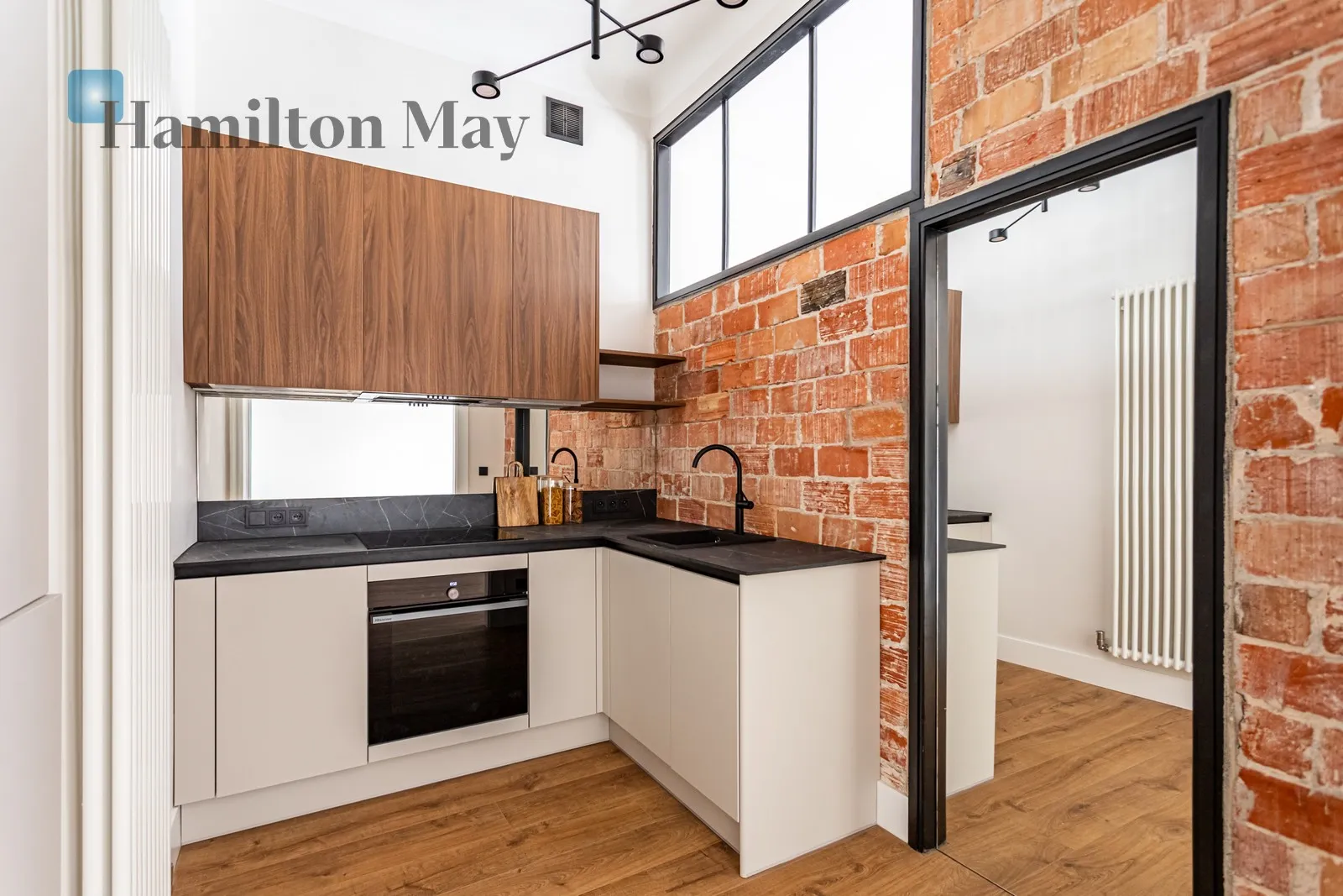 City: Warszawa Street: Wiejska Region: Śródmieście Subregion: Śródmieście Południowe Distance to centre: 1.25 km Level: 3 Price: 6000 PLN Bedrooms: 1 Bathrooms: 1 Size: 58m2 - slider