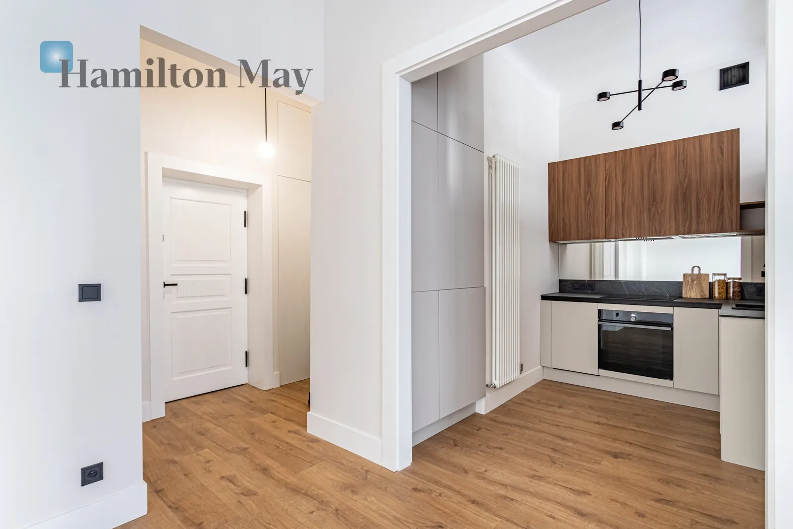 Distance to centre: 1.25 km Level: 3 Price: 6000 PLN Bedrooms: 1 Bathrooms: 1 Size: 58m2 Price/m2: 103 PLN - slider