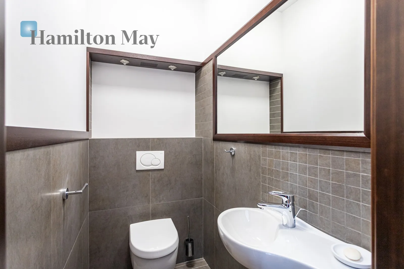 City: Warszawa Street: Rymarska Region: Mokotów Subregion: Wyględów Distance to centre: 4.21 km Price: 20000 PLN Bedrooms: 3 Bathrooms: 2 - slider