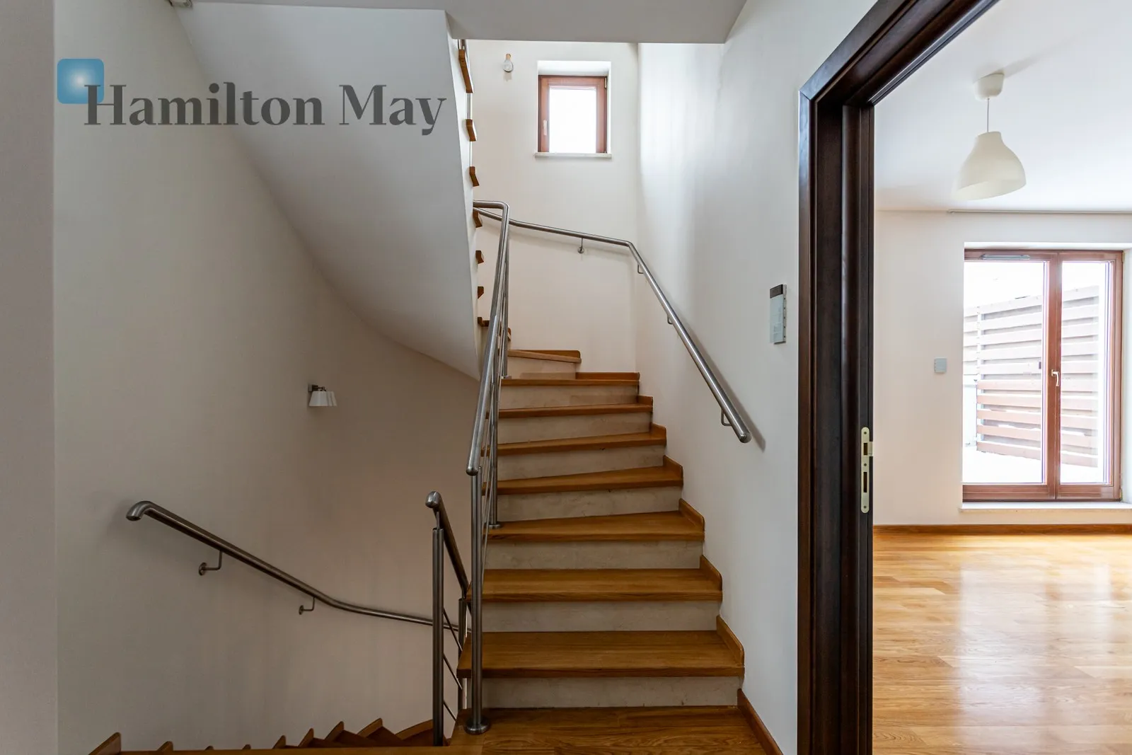 Street: Rymarska Region: Mokotów Subregion: Wyględów Distance to centre: 4.21 km Price: 20000 PLN Bedrooms: 3 Bathrooms: 2 Plot size: 348m2 - slider