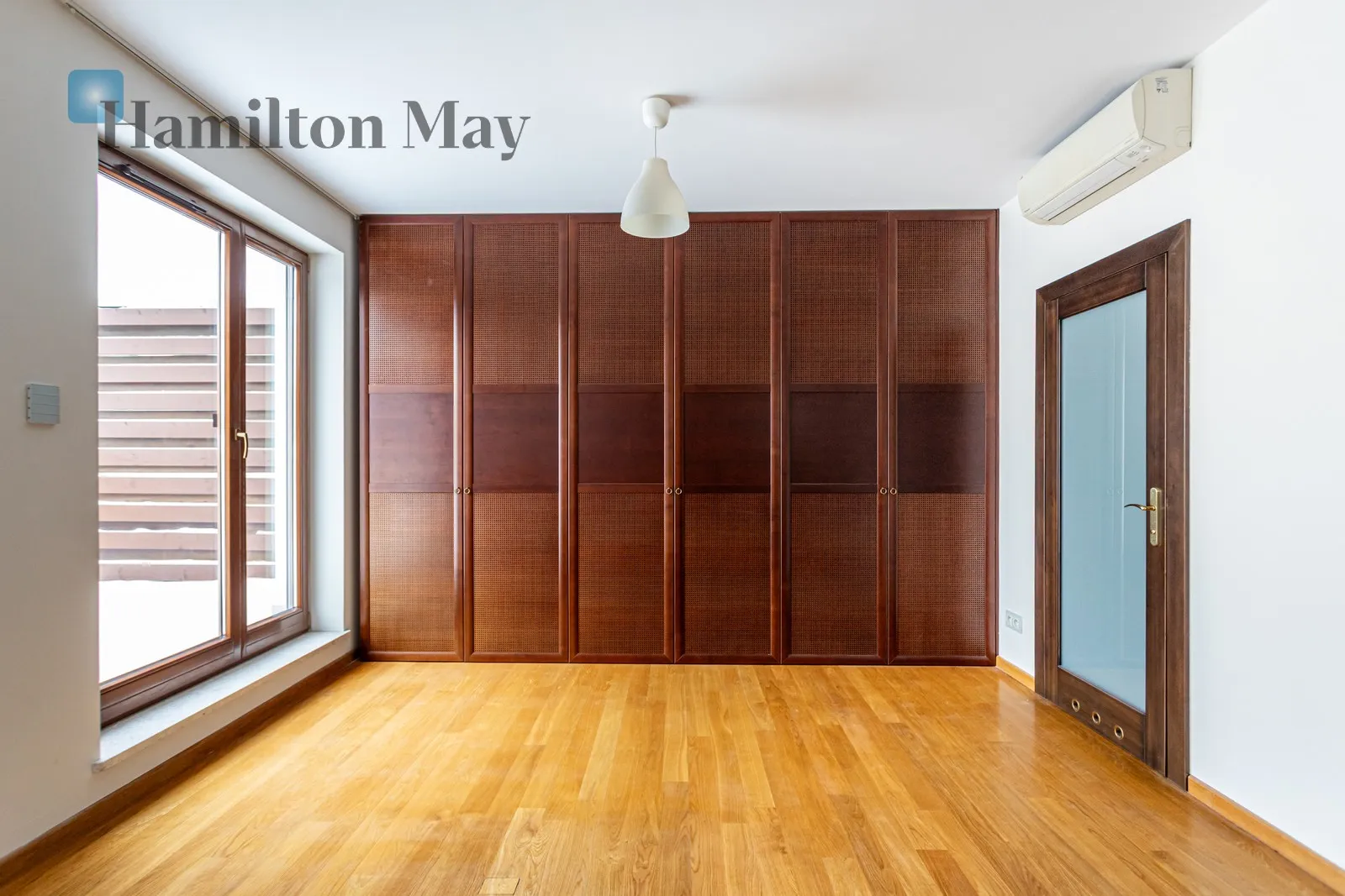 Region: Mokotów Subregion: Wyględów Distance to centre: 4.21 km Price: 20000 PLN Bedrooms: 3 Bathrooms: 2 Plot size: 348m2 Price/m2: 81 PLN - slider