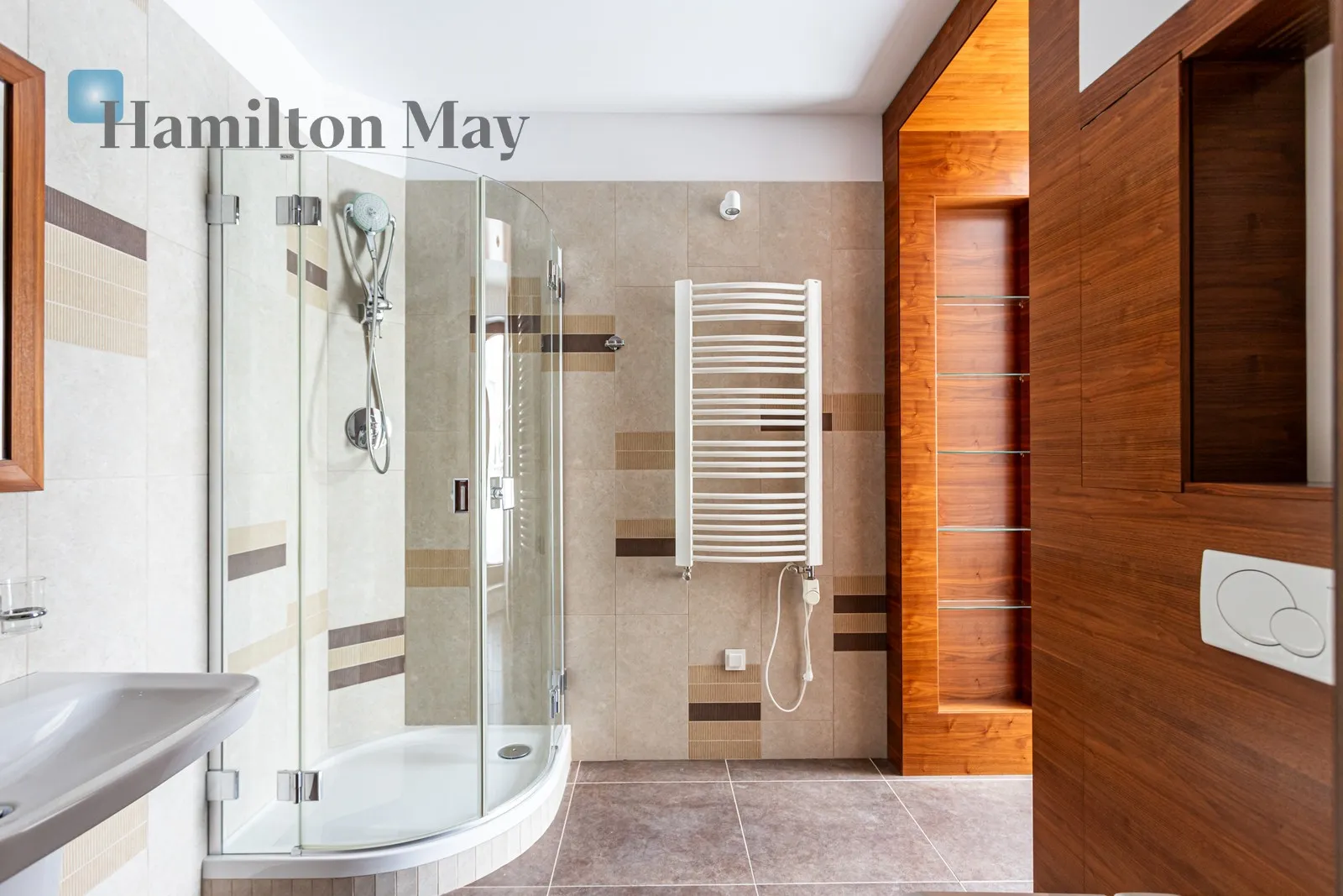 Subregion: Wyględów Distance to centre: 4.21 km Price: 20000 PLN Bedrooms: 3 Bathrooms: 2 Plot size: 348m2 Price/m2: 81 PLN - slider