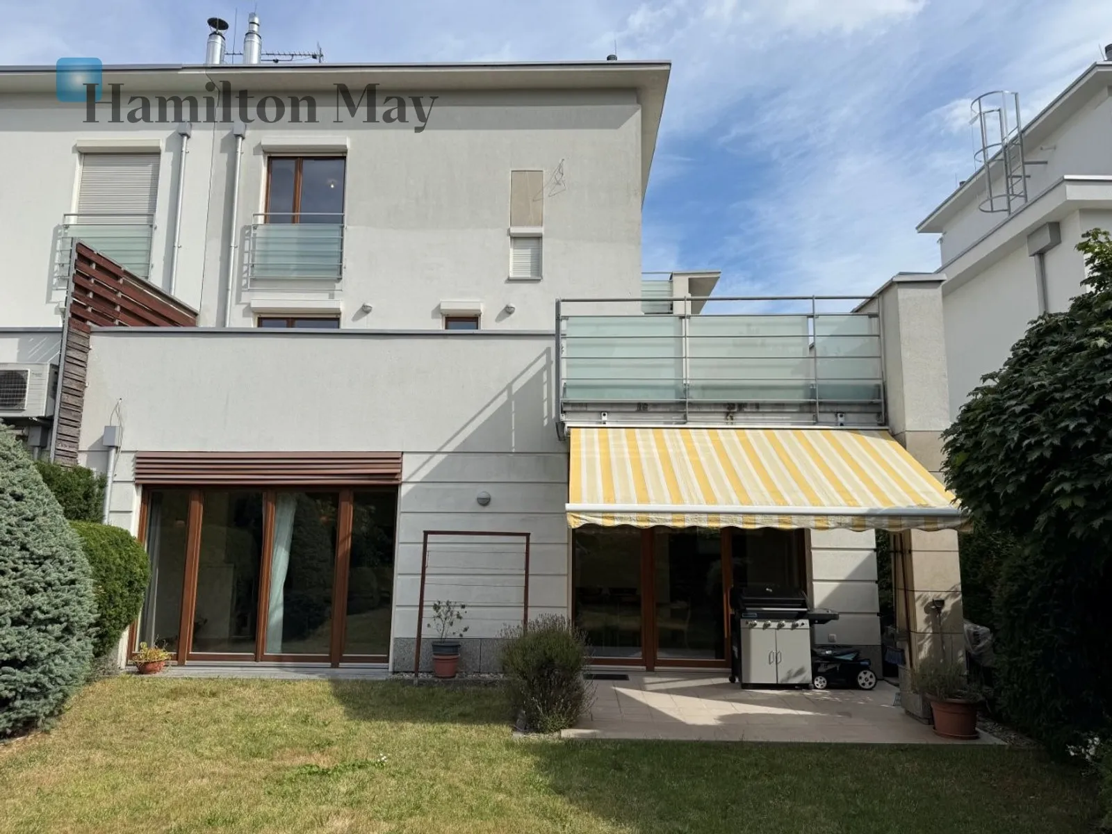 Distance to centre: 4.21 km Price: 20000 PLN Bedrooms: 3 Bathrooms: 2 Plot size: 348m2 Price/m2: 81 PLN - slider