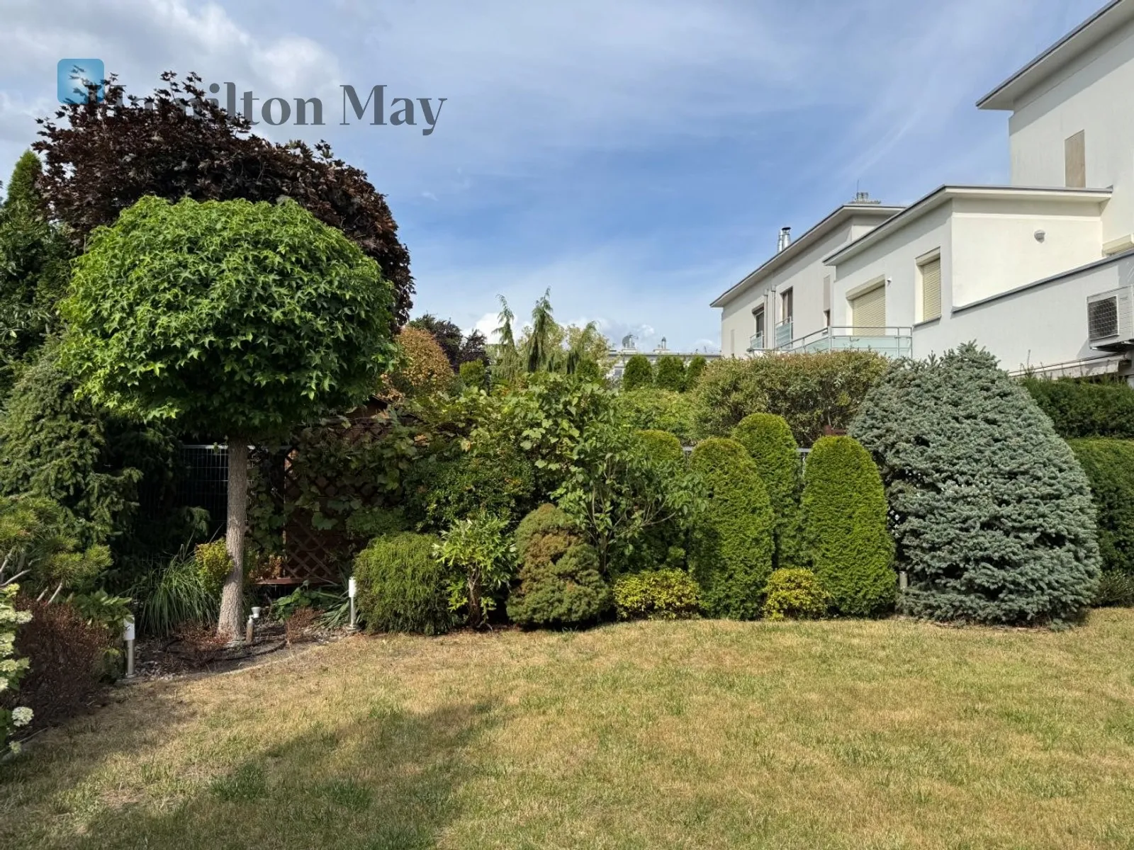 Street: Rymarska Region: Mokotów Subregion: Wyględów Distance to centre: 4.21 km Price: 20000 PLN Bedrooms: 3 Bathrooms: 2 Plot size: 348m2 Price/m2: 81 PLN - slider