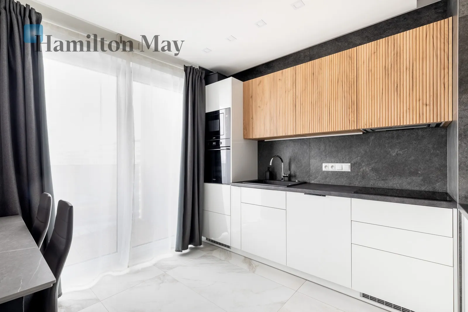 Region: Czyżyny Distance to centre: 3.71 km Level: 4 Price: 4500 PLN Bedrooms: 2 Bathrooms: 1 Size: 60m2 - slider