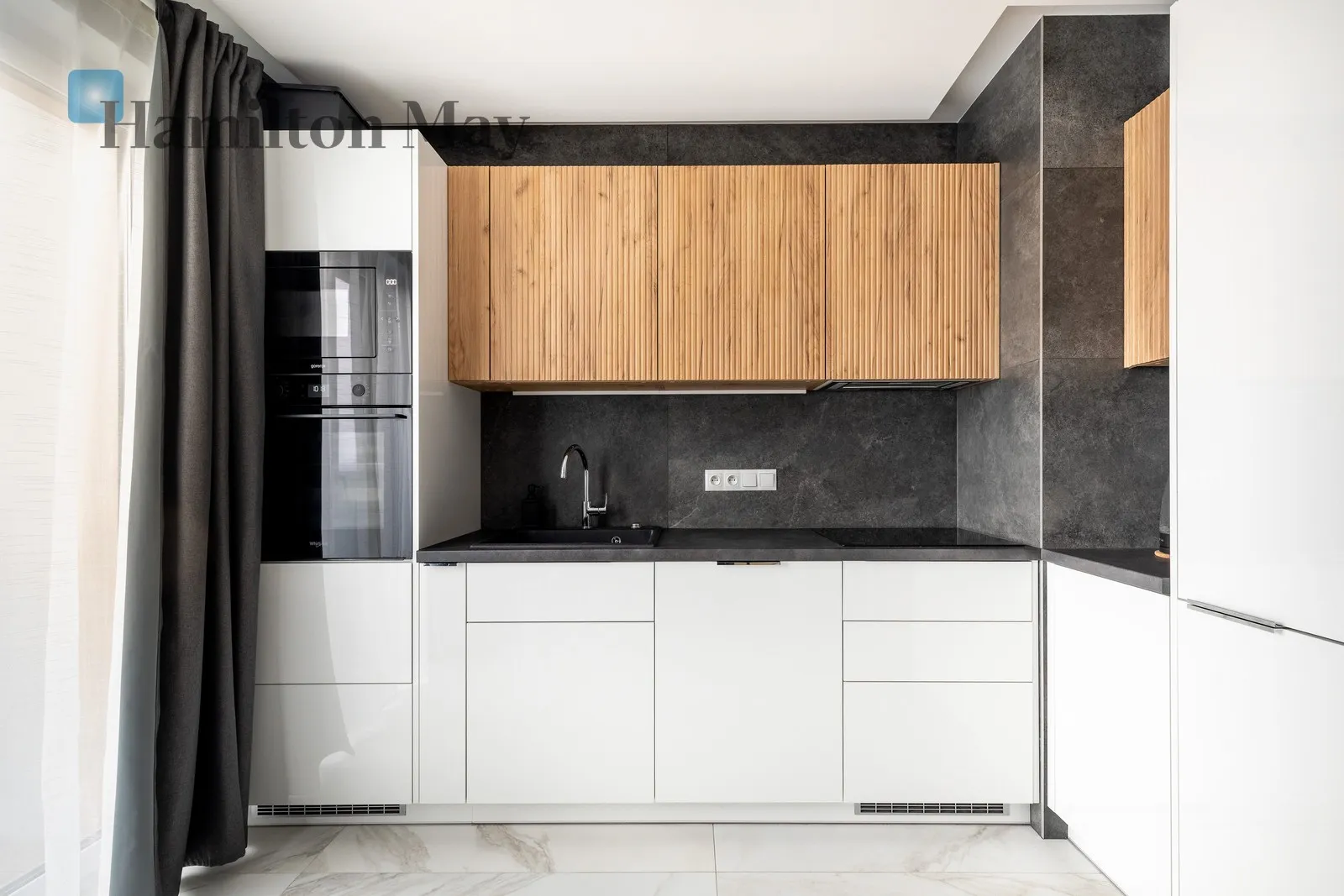 Distance to centre: 3.71 km Level: 4 Price: 4500 PLN Bedrooms: 2 Bathrooms: 1 Size: 60m2 Price/m2: 75 PLN - slider