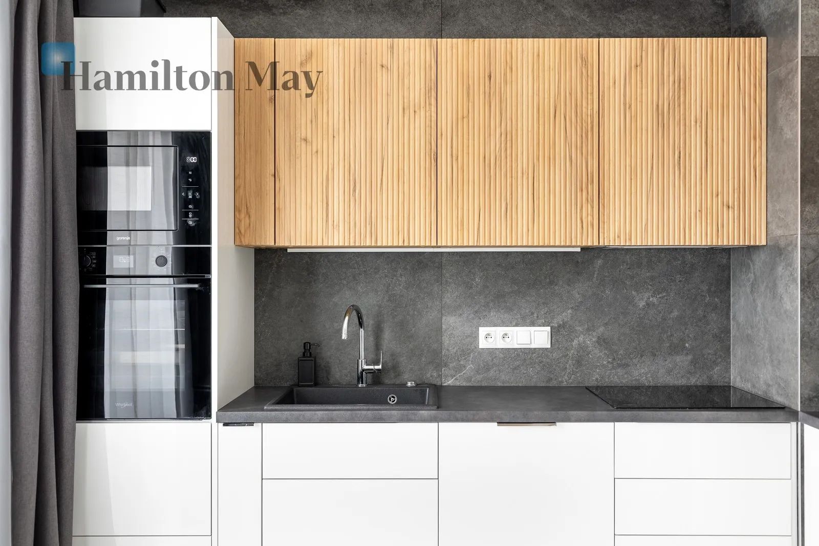 Street: Stanisława Lema Region: Czyżyny Distance to centre: 3.71 km Level: 4 Price: 4500 PLN Bedrooms: 2 - slider