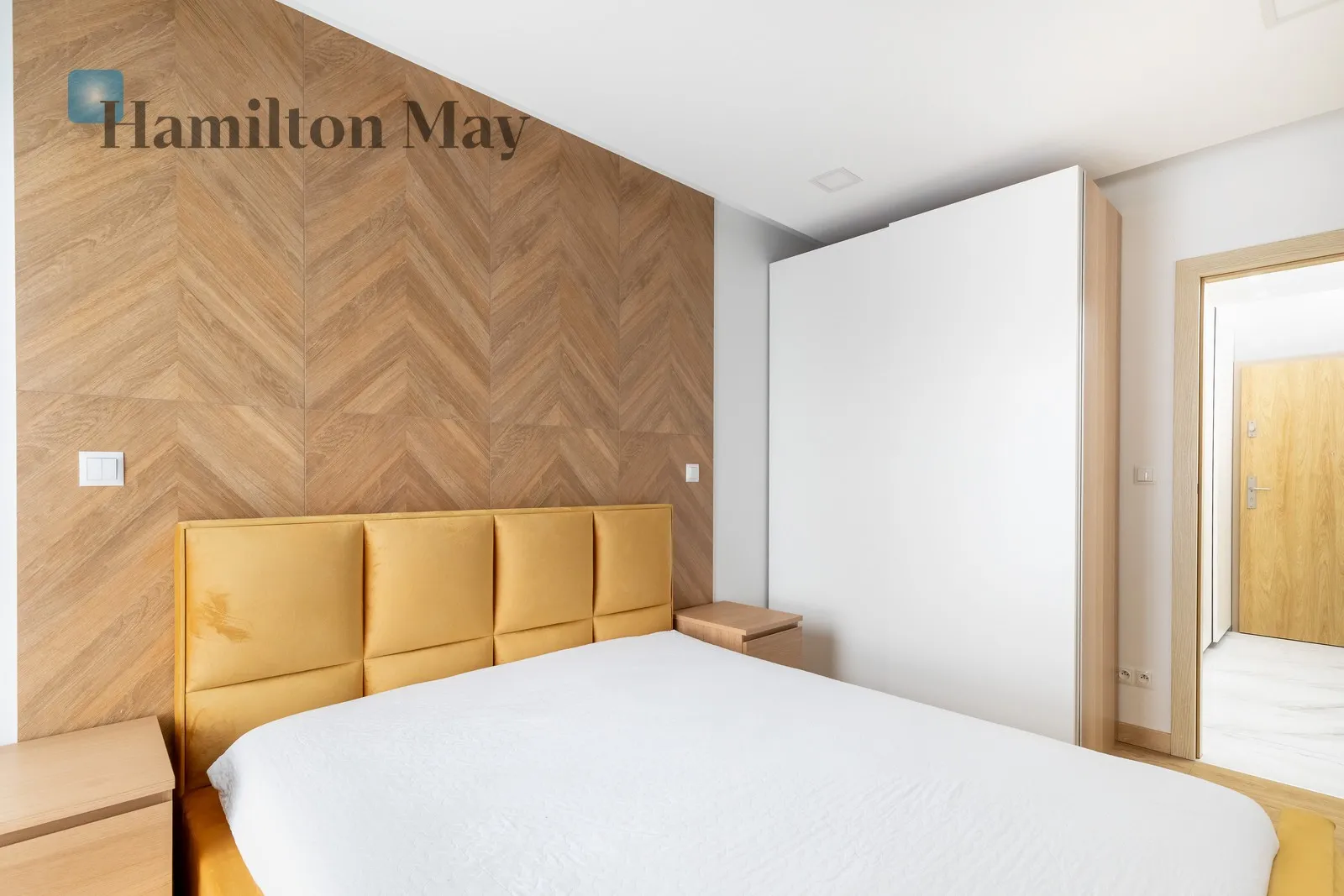 Distance to centre: 3.71 km Level: 4 Price: 4500 PLN Bedrooms: 2 Bathrooms: 1 Size: 60m2 - slider