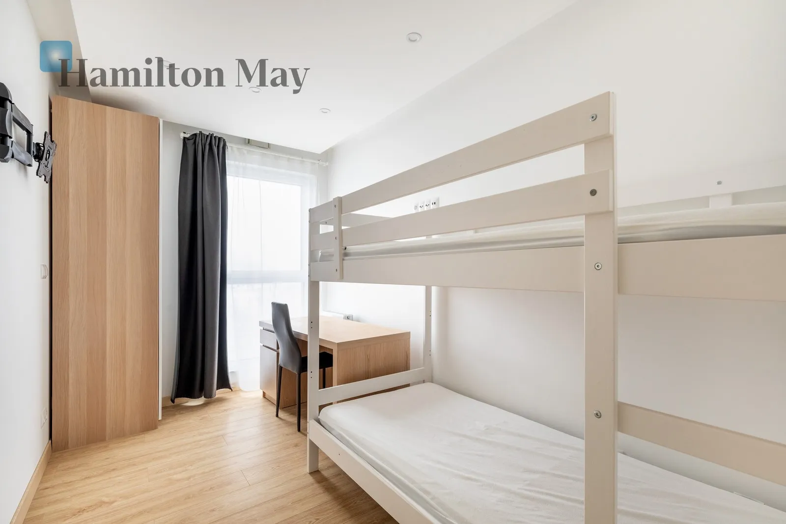 Level: 4 Price: 4500 PLN Bedrooms: 2 Bathrooms: 1 Size: 60m2 - slider