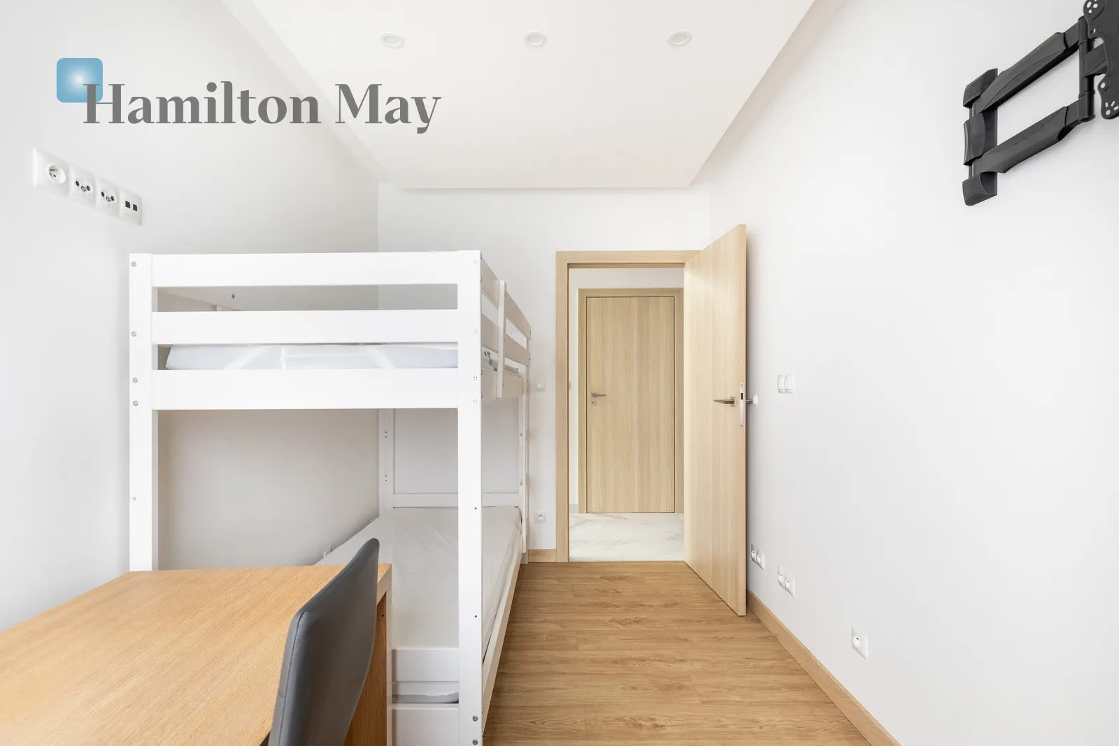 Street: Stanisława Lema Region: Czyżyny Distance to centre: 3.71 km Level: 4 - slider