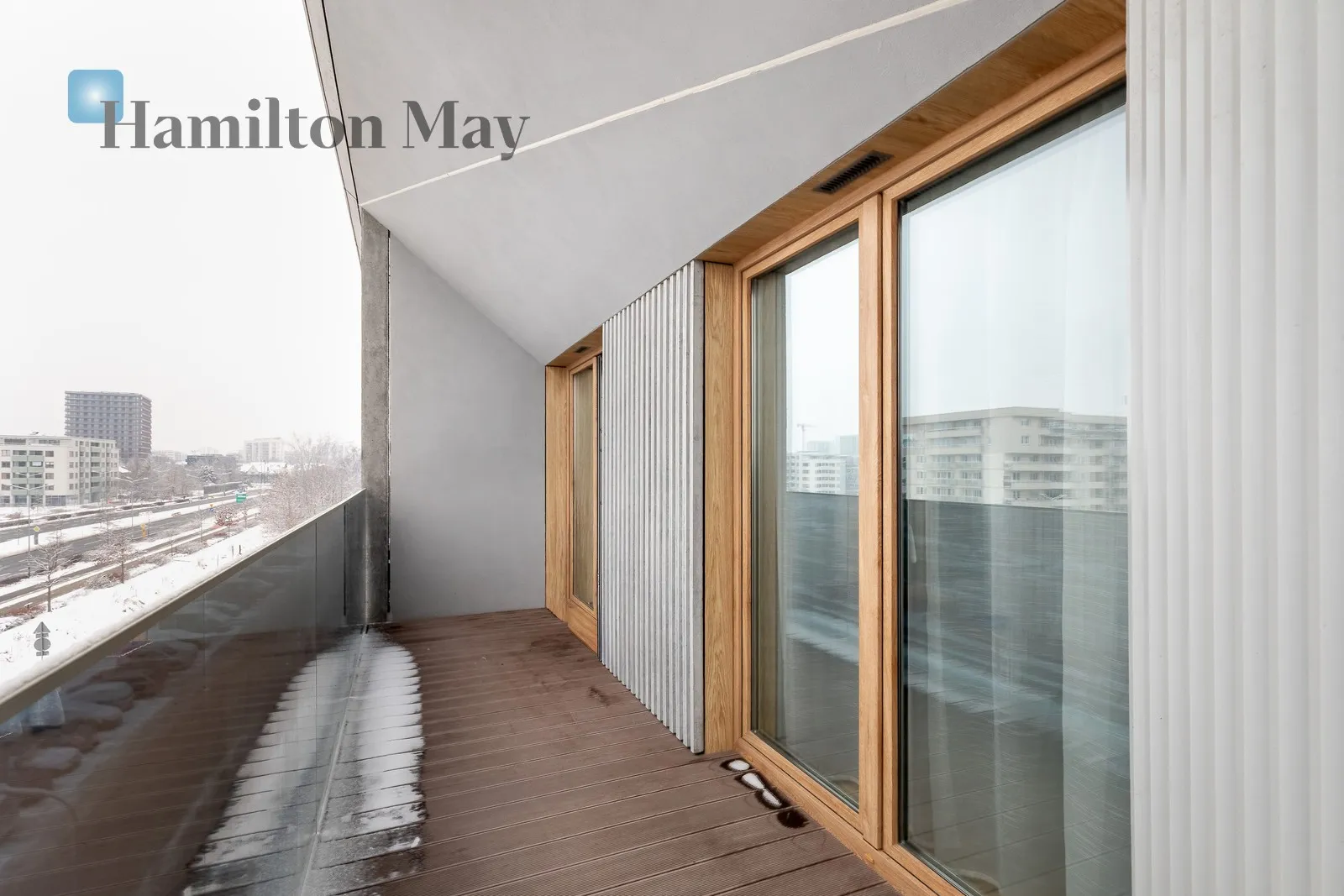 Level: 4 Price: 4500 PLN Bedrooms: 2 Bathrooms: 1 - slider