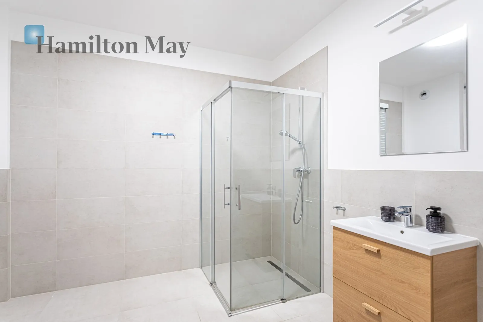 Street: Wschodu Słońca Region: Włochy Subregion: Raków Distance to centre: 5.73 km Price: 1011000 PLN - slider