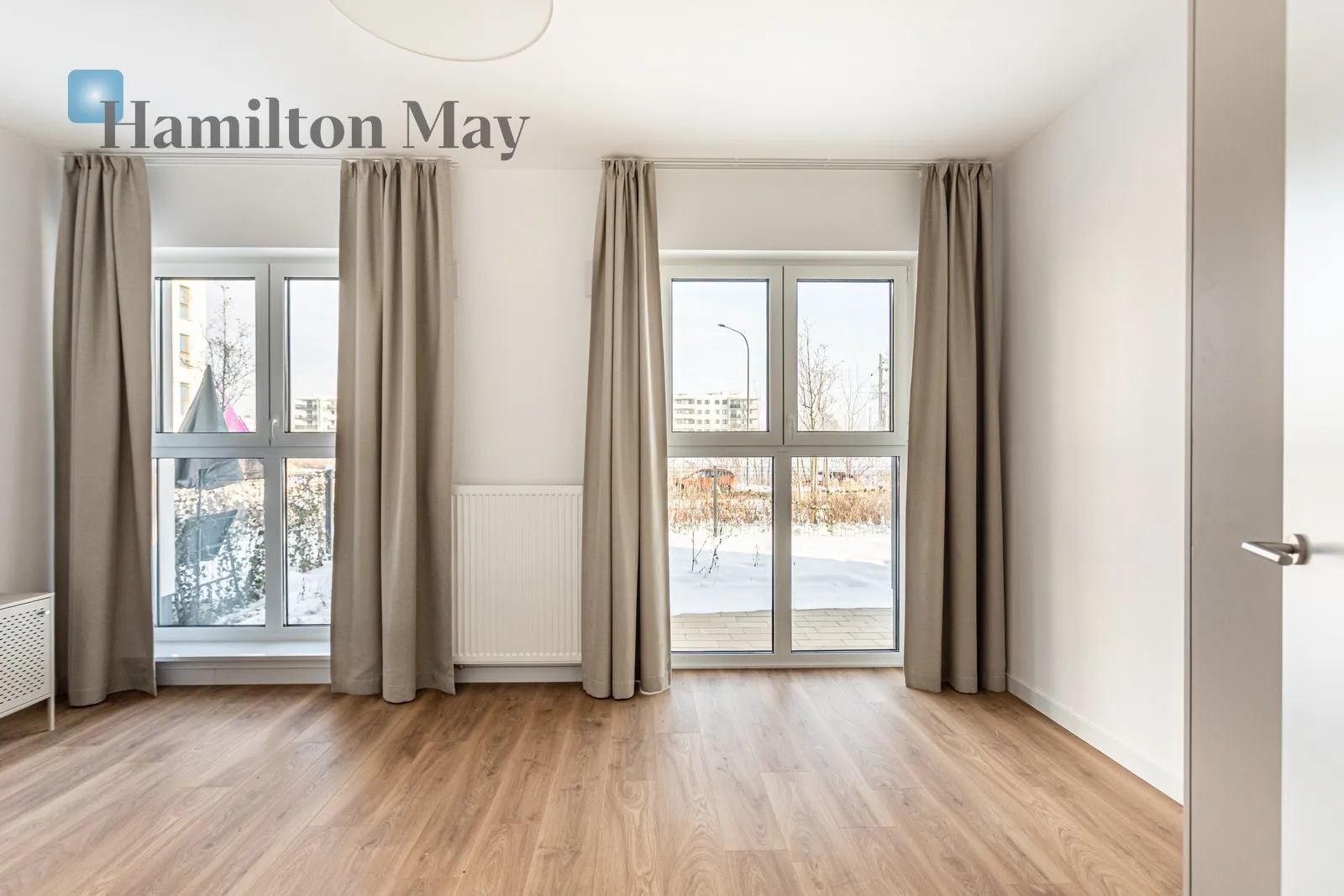 Street: Wschodu Słońca Region: Włochy Subregion: Raków Distance to centre: 5.73 km Price: 1011000 PLN Bedrooms: 1 - slider