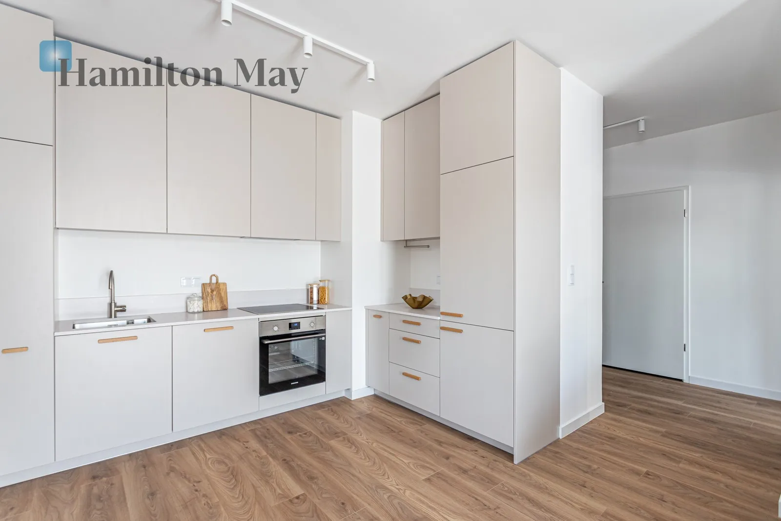 City: Warszawa Street: Wschodu Słońca Region: Włochy Subregion: Raków Distance to centre: 5.73 km Price: 1011000 PLN - slider