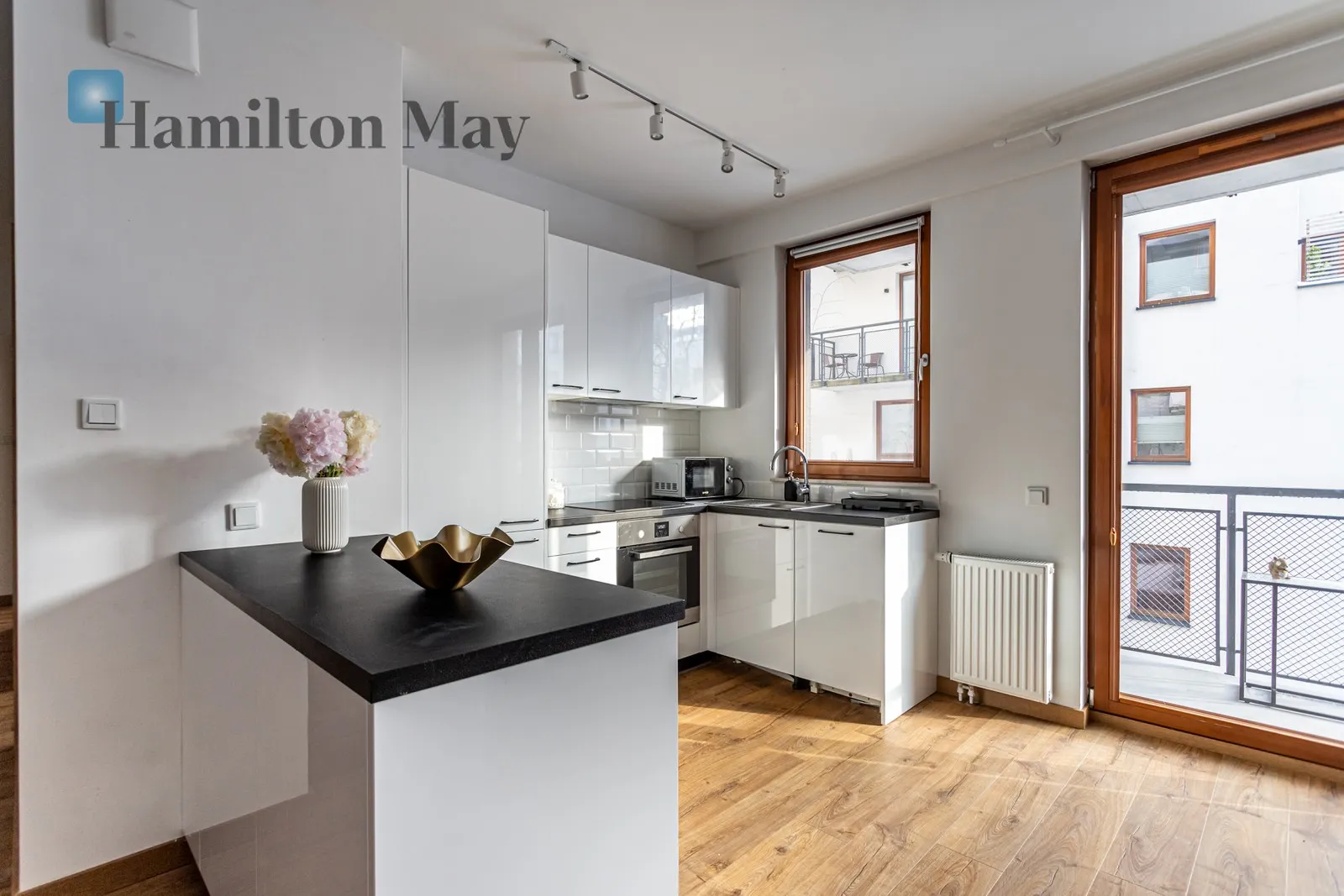 3 pokoje na Woli| balkon | ciche patio | garaż I metro

 - slider